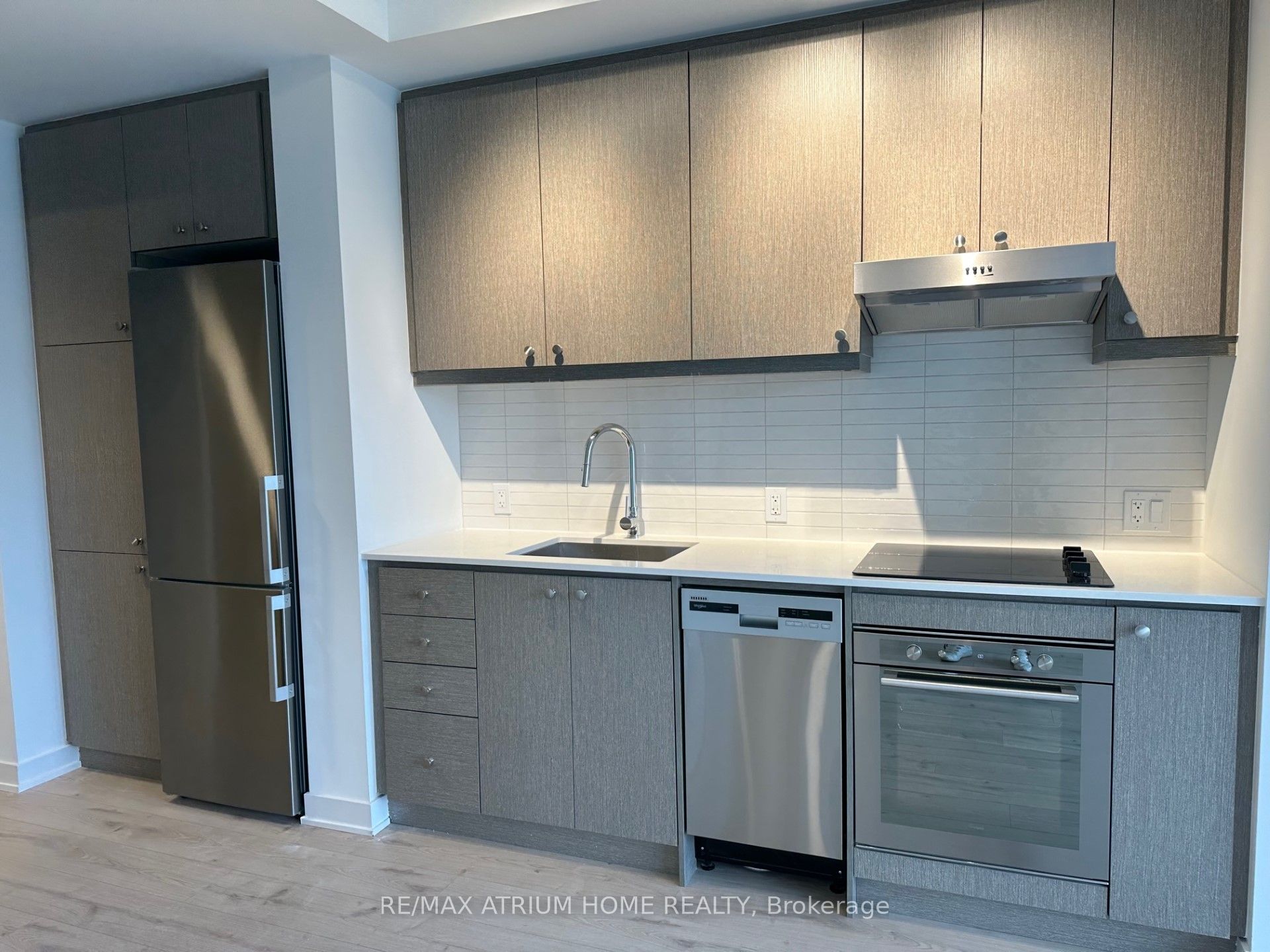 9 Tecumseth Street 909, Toronto, ON M5V 0S5 photo 3