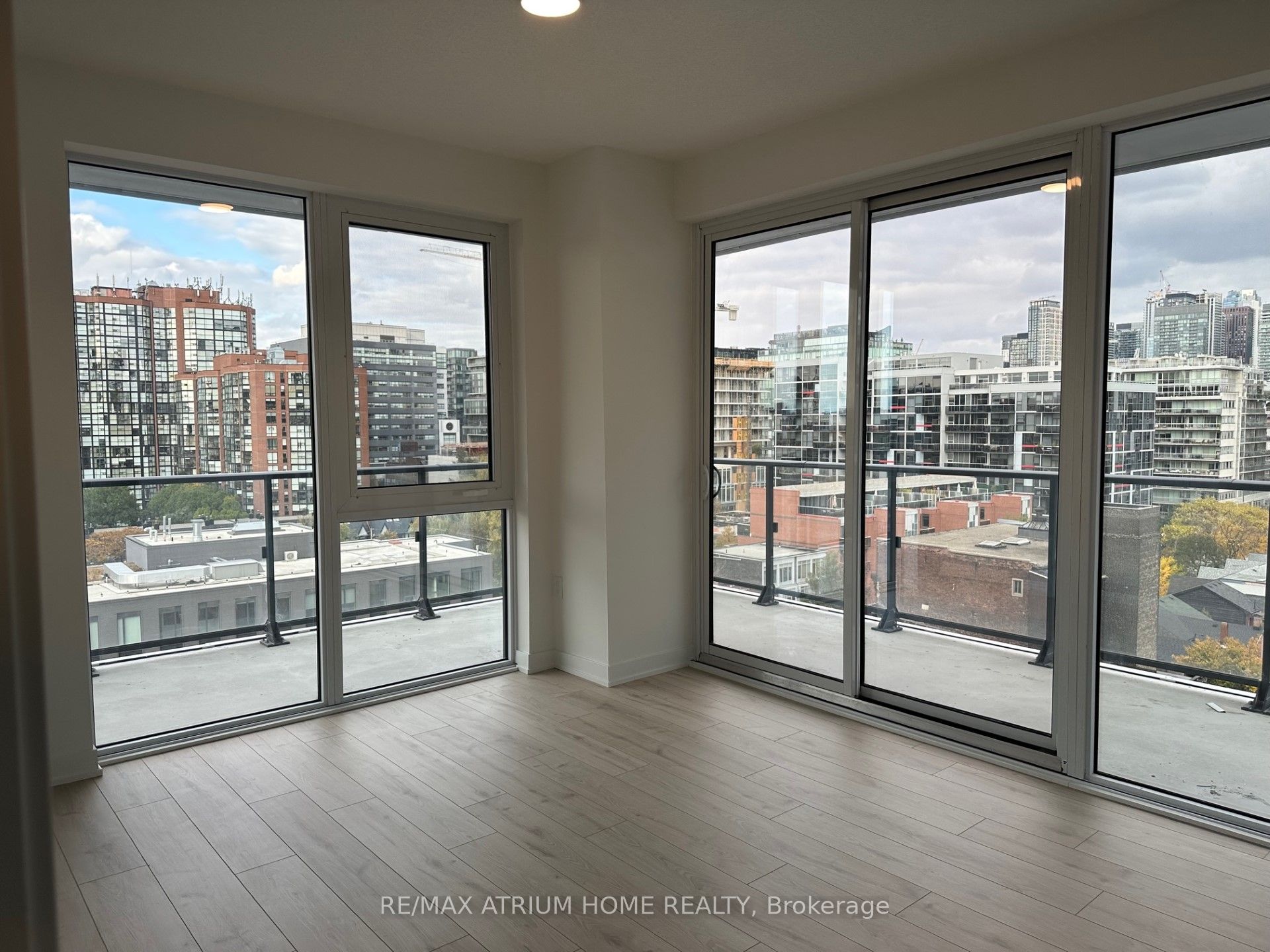 9 Tecumseth Street 909, Toronto, ON M5V 0S5 photo 5