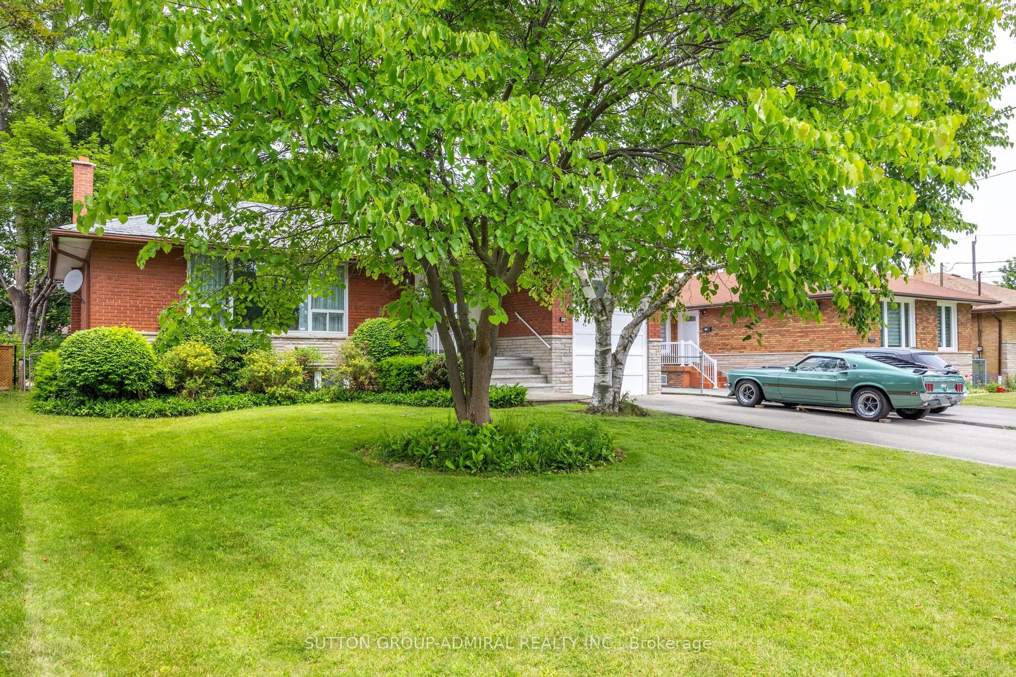 138 Kennard Avenue, Toronto, ON M3H 4M5