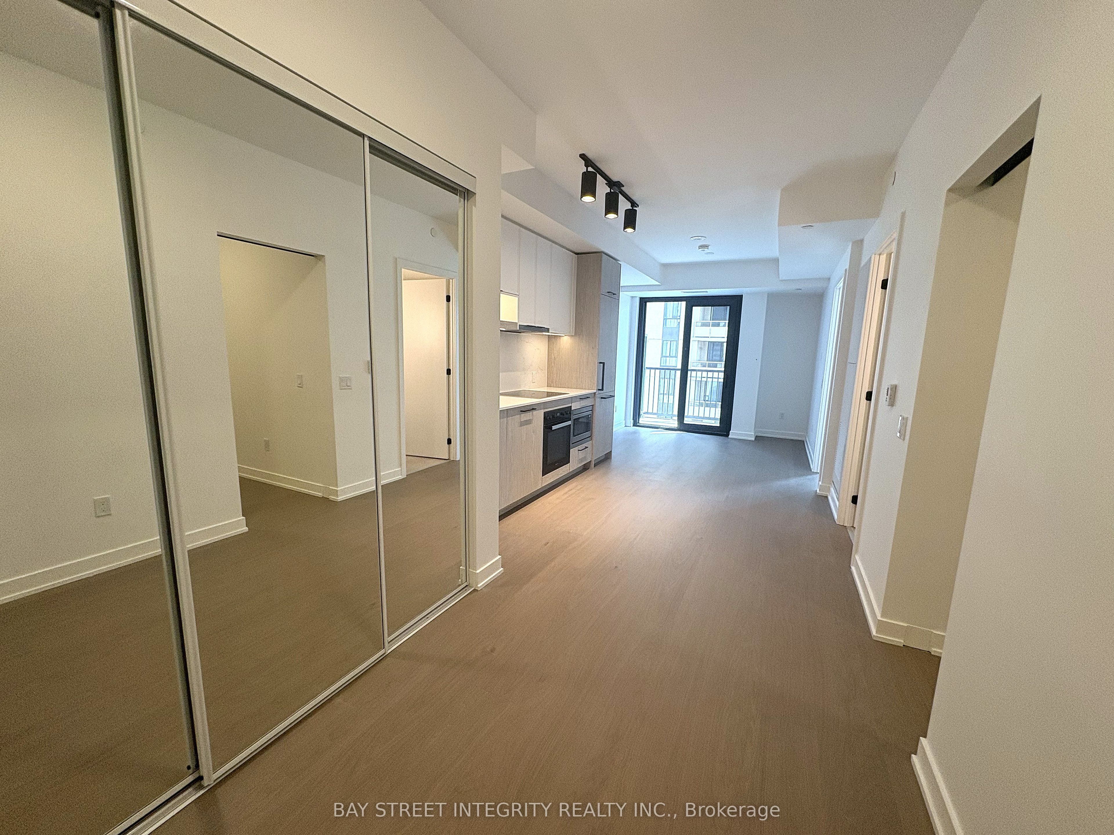 91 Montclair Avenue 1005, Toronto, ON M5P 0B1 photo 4