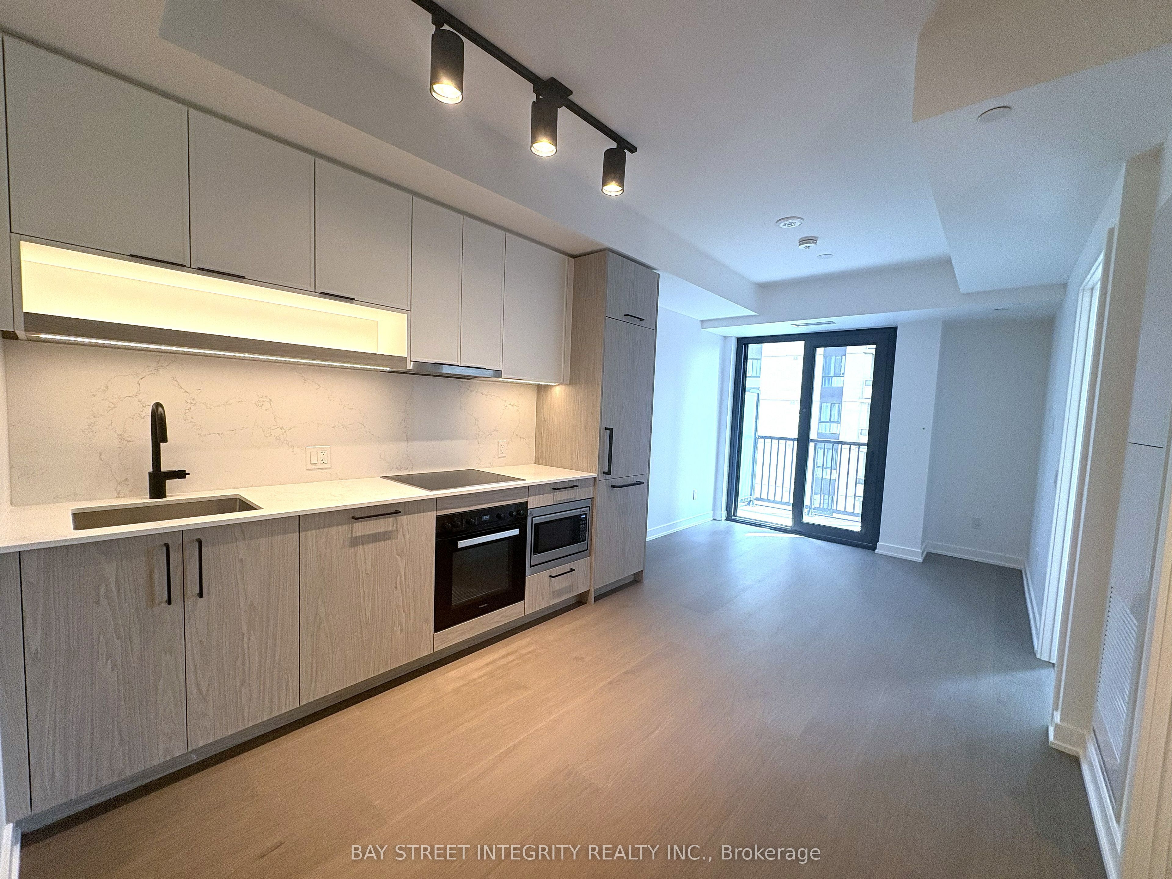 91 Montclair Avenue 1005, Toronto, ON M5P 0B1 photo 5