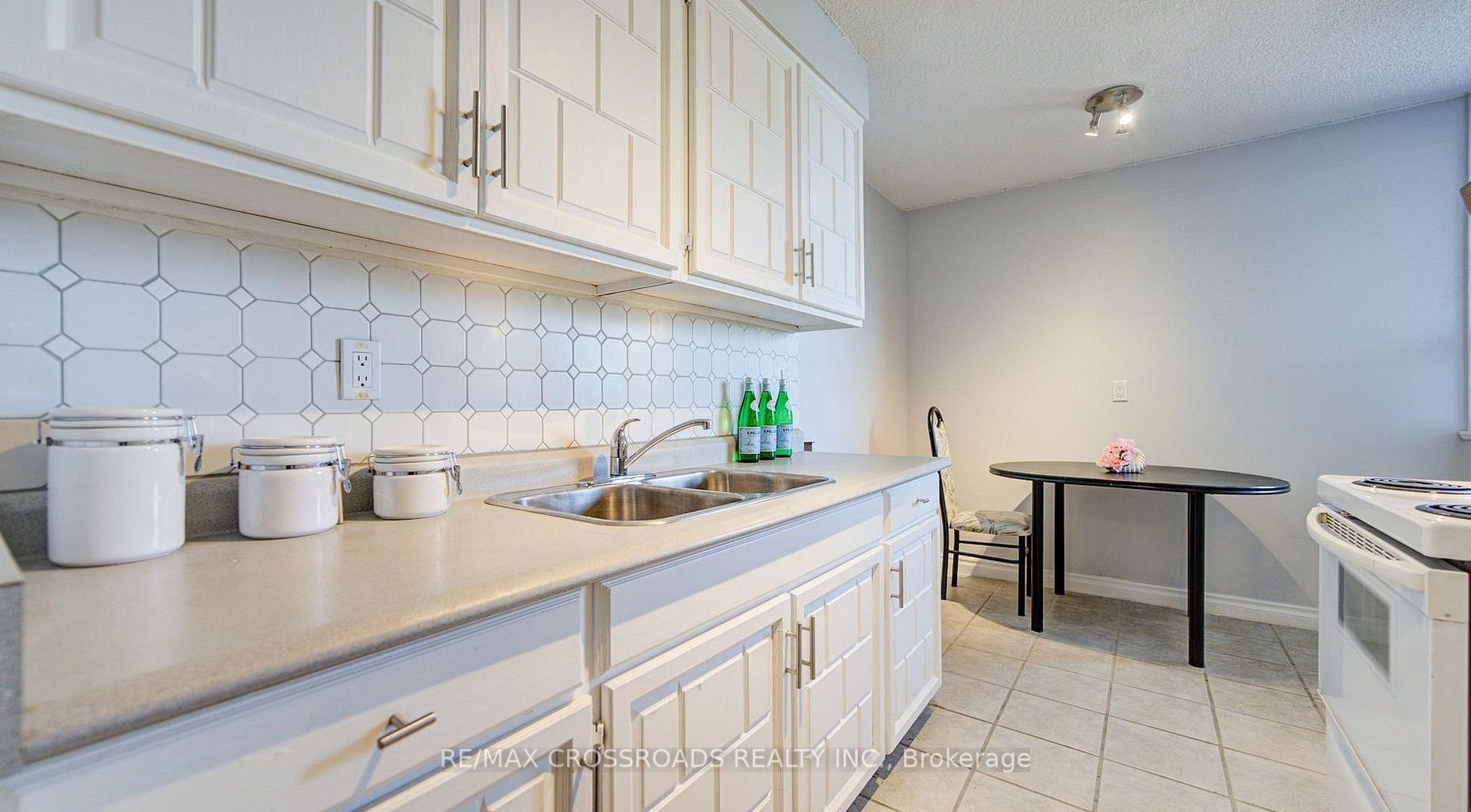 10 Muirhead Road 806, Toronto, ON M2J 4P9 photo 3