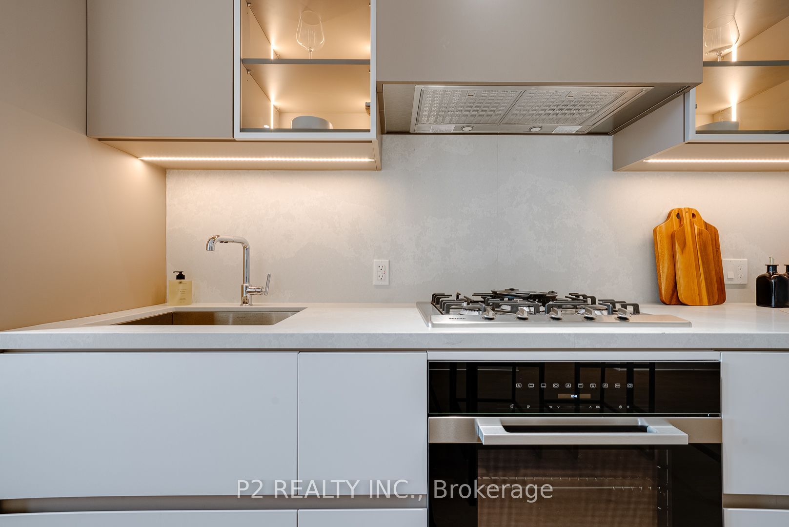 2 Forest Hill Road 409, Toronto, ON M4V 2L3 photo 4