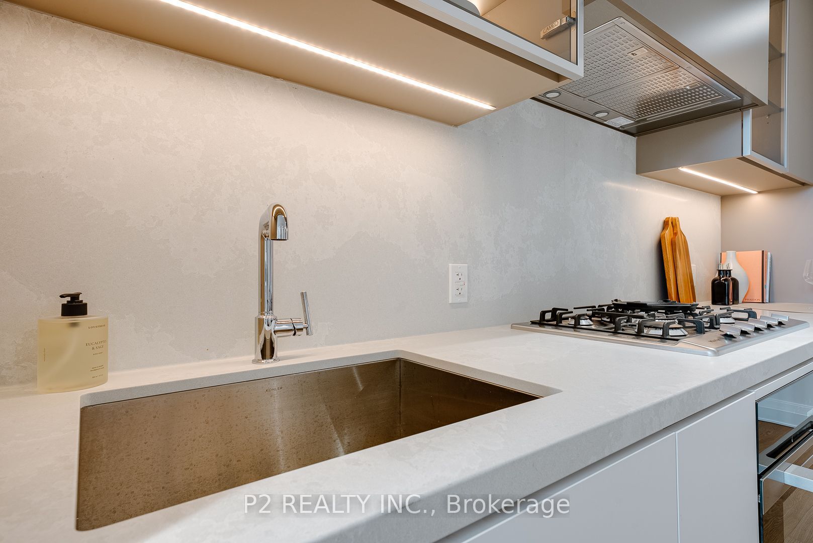 2 Forest Hill Road 409, Toronto, ON M4V 2L3 photo 5