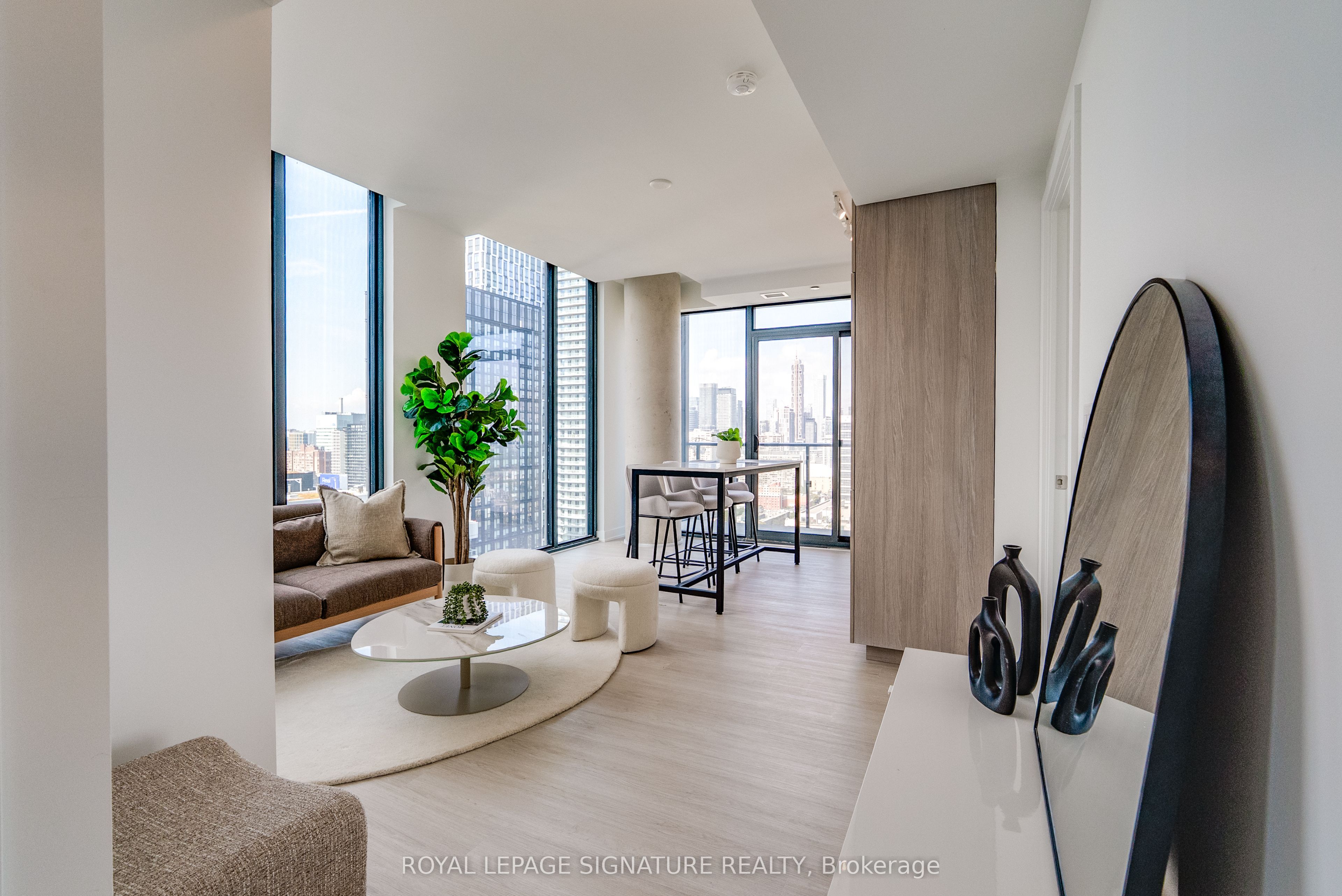 47 Mutual Street 3203, Toronto, ON M5B 0C6 photo 2