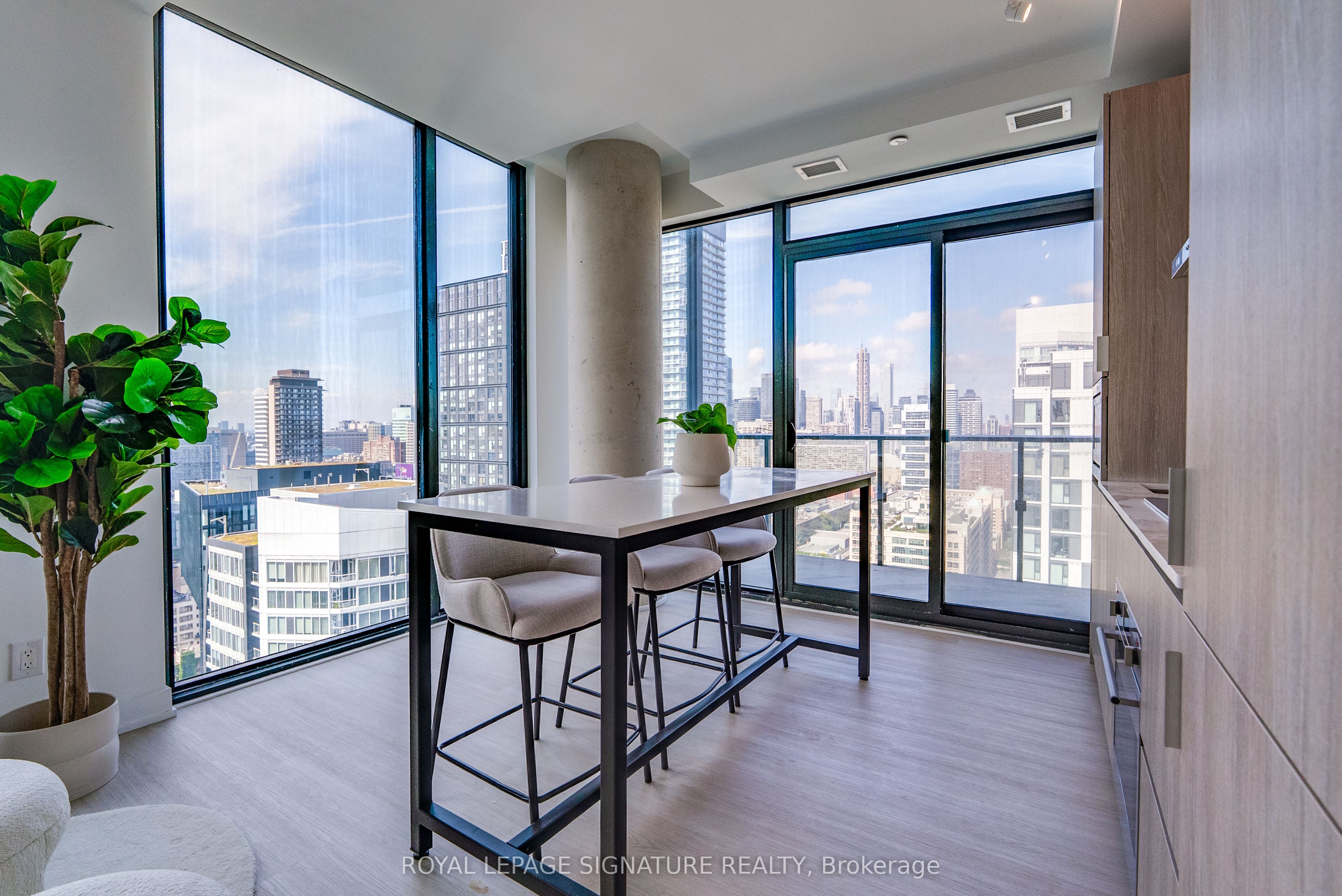 47 Mutual Street 3203, Toronto, ON M5B 0C6 photo 3