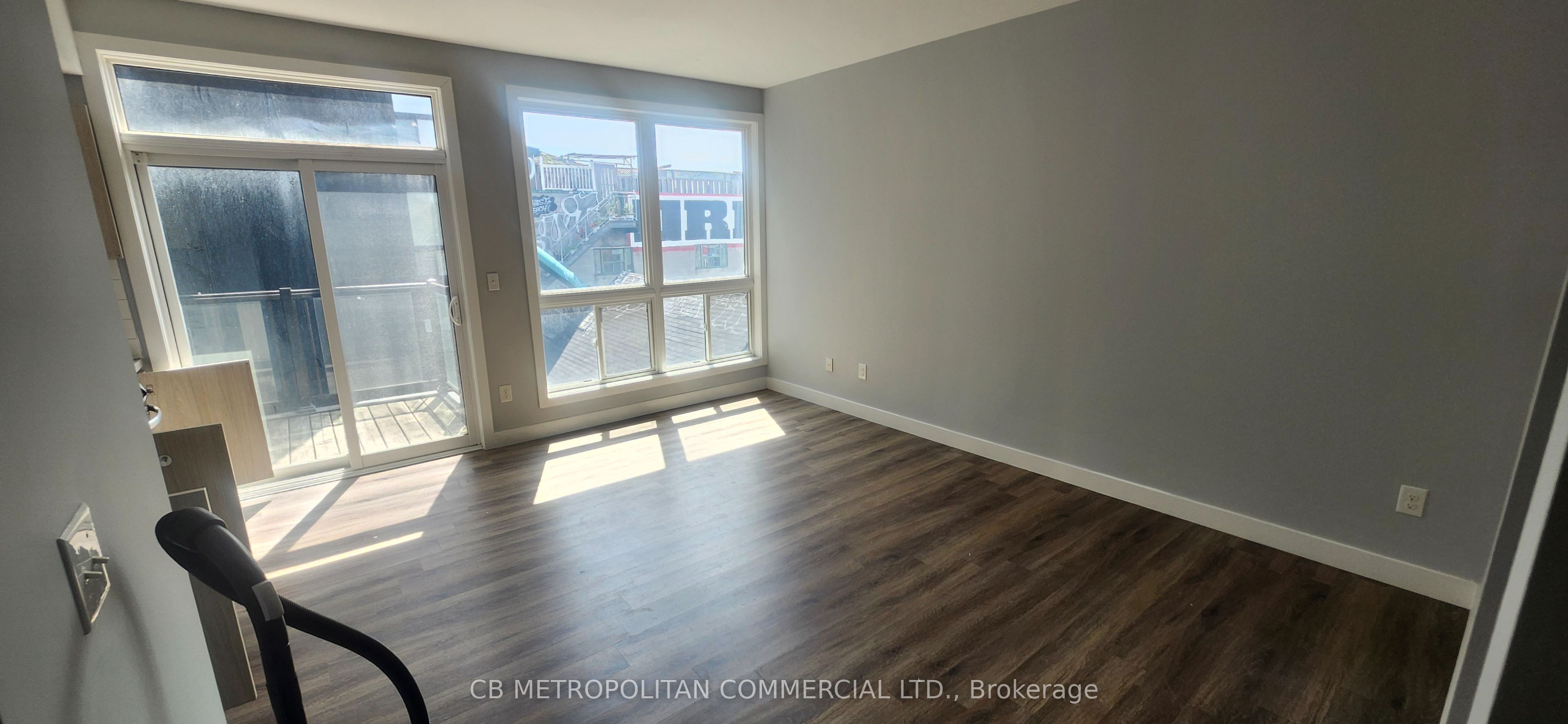 335 College Street 303, Toronto, ON M5T 1S2 photo 2