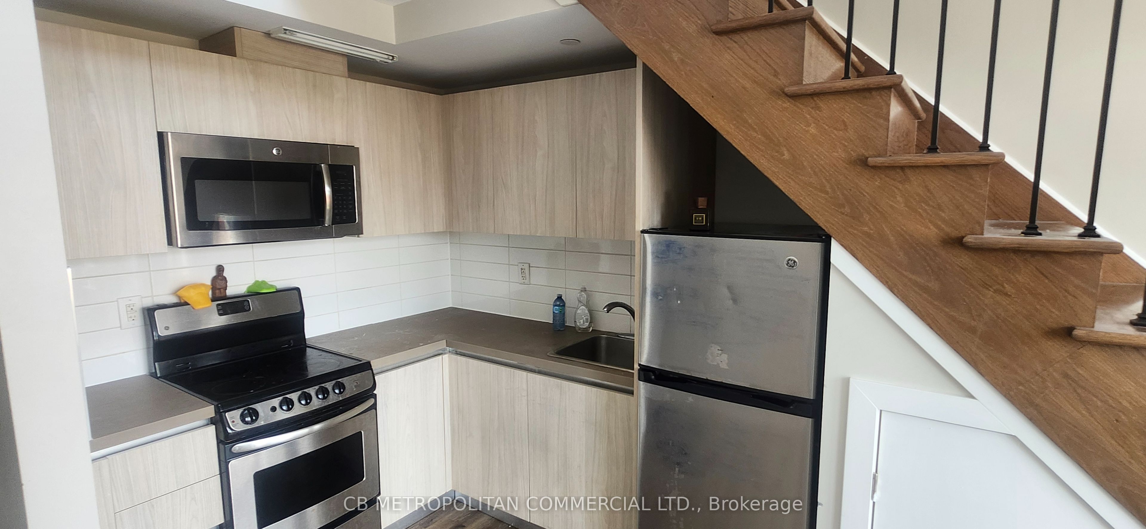 335 College Street 402, Toronto, ON M5T 1S2 photo 4