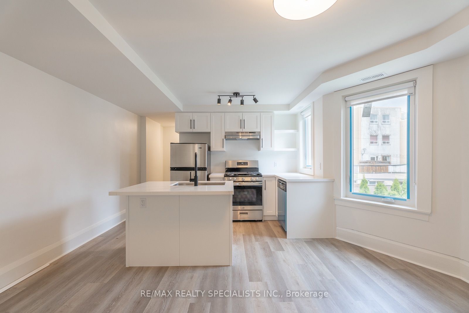 82 Marchmount Road 3, Toronto, ON M6G 2B1