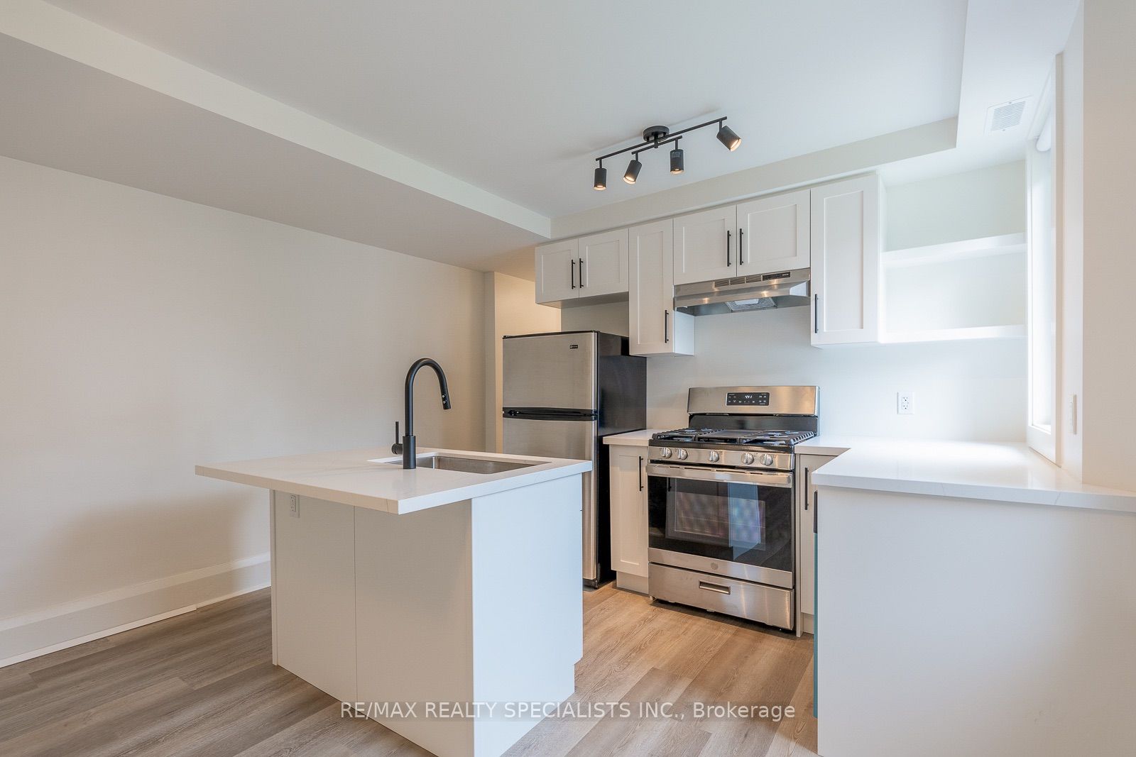82 Marchmount Road 3, Toronto, ON M6G 2B1 photo 3