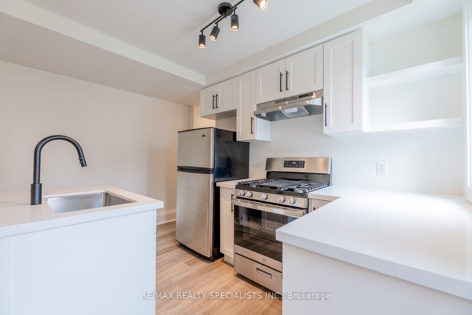 82 Marchmount Road 3, Toronto, ON M6G 2B1 photo 5