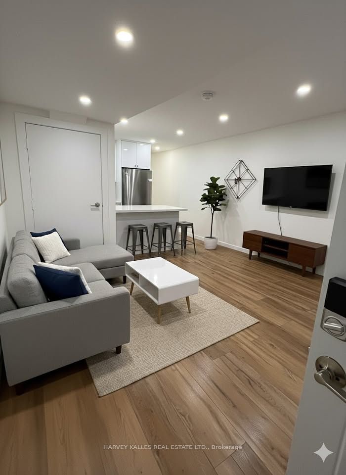 557 Crawford Street Lower, Toronto, ON M6G 3J9