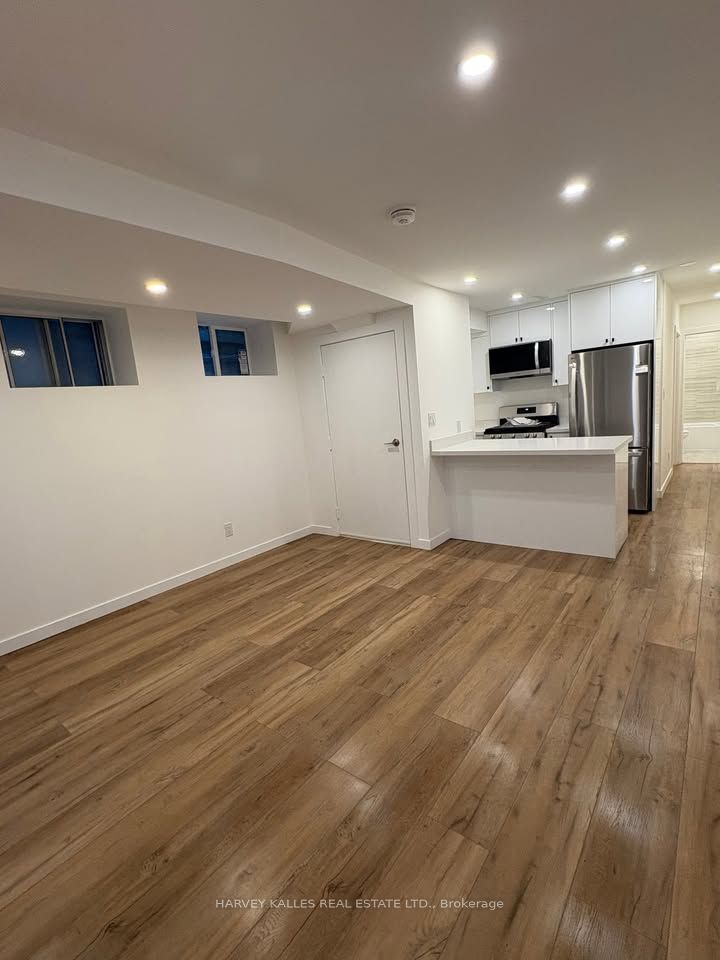 557 Crawford Street Lower, Toronto, ON M6G 3J9 photo 2