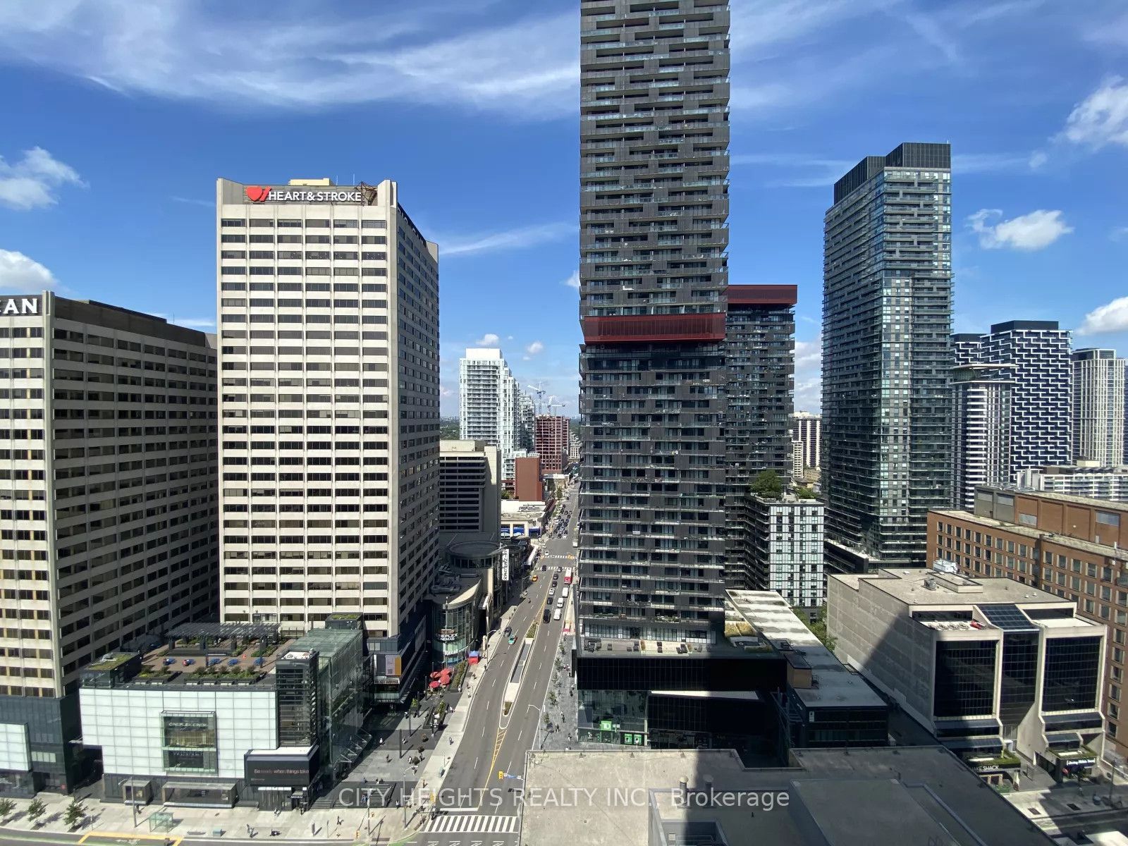 2221 Yonge Street 2209, Toronto, ON M4S 2B5
