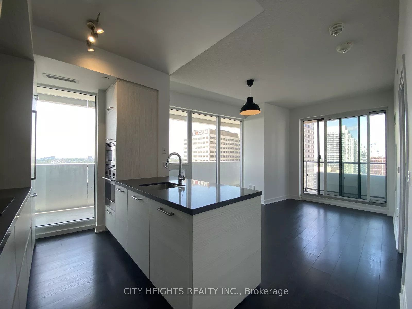 2221 Yonge Street 2209, Toronto, ON M4S 2B5 photo 4