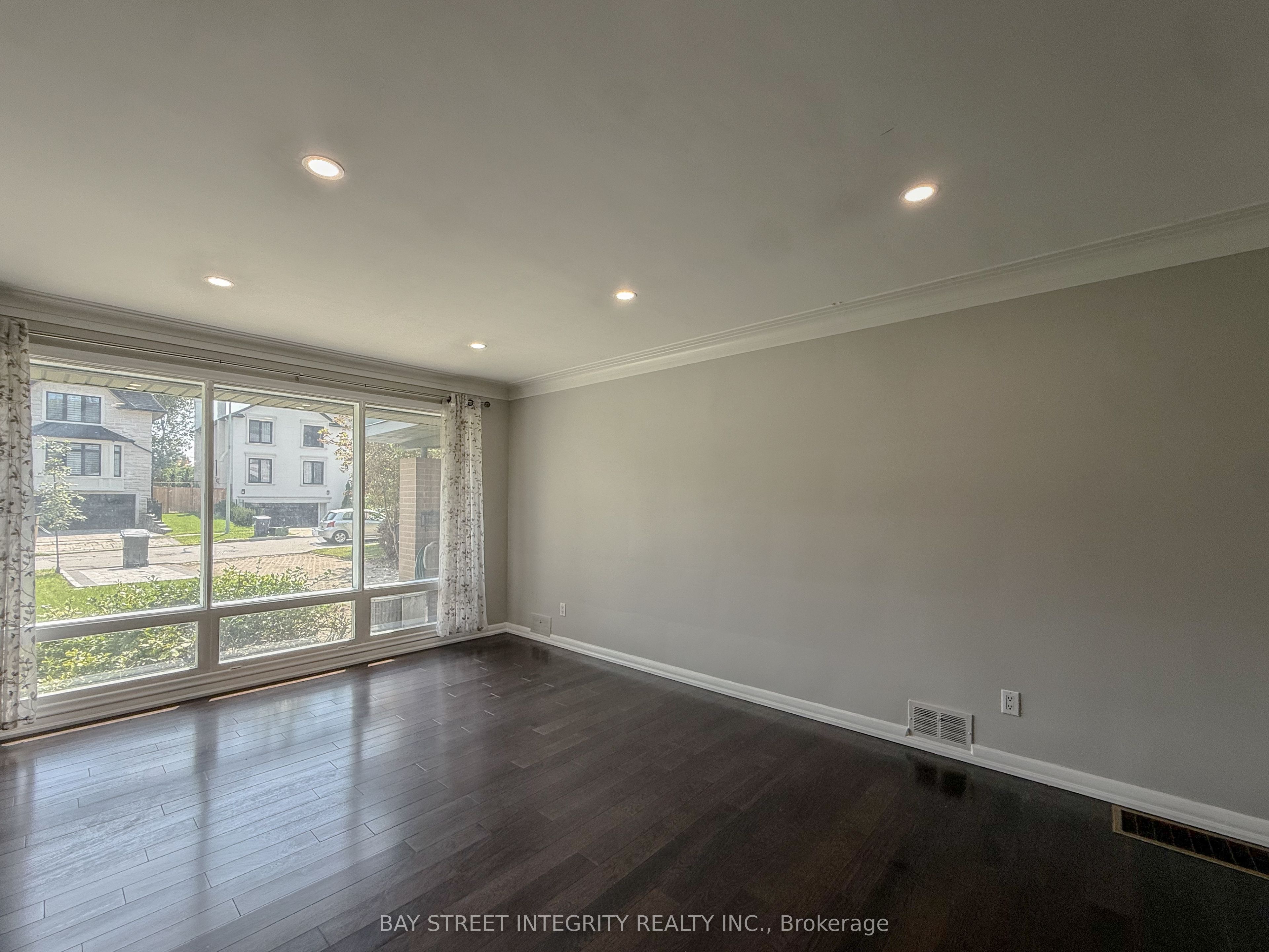 40 Rippleton Road Upper, Toronto, ON M3B 1H6 photo 2