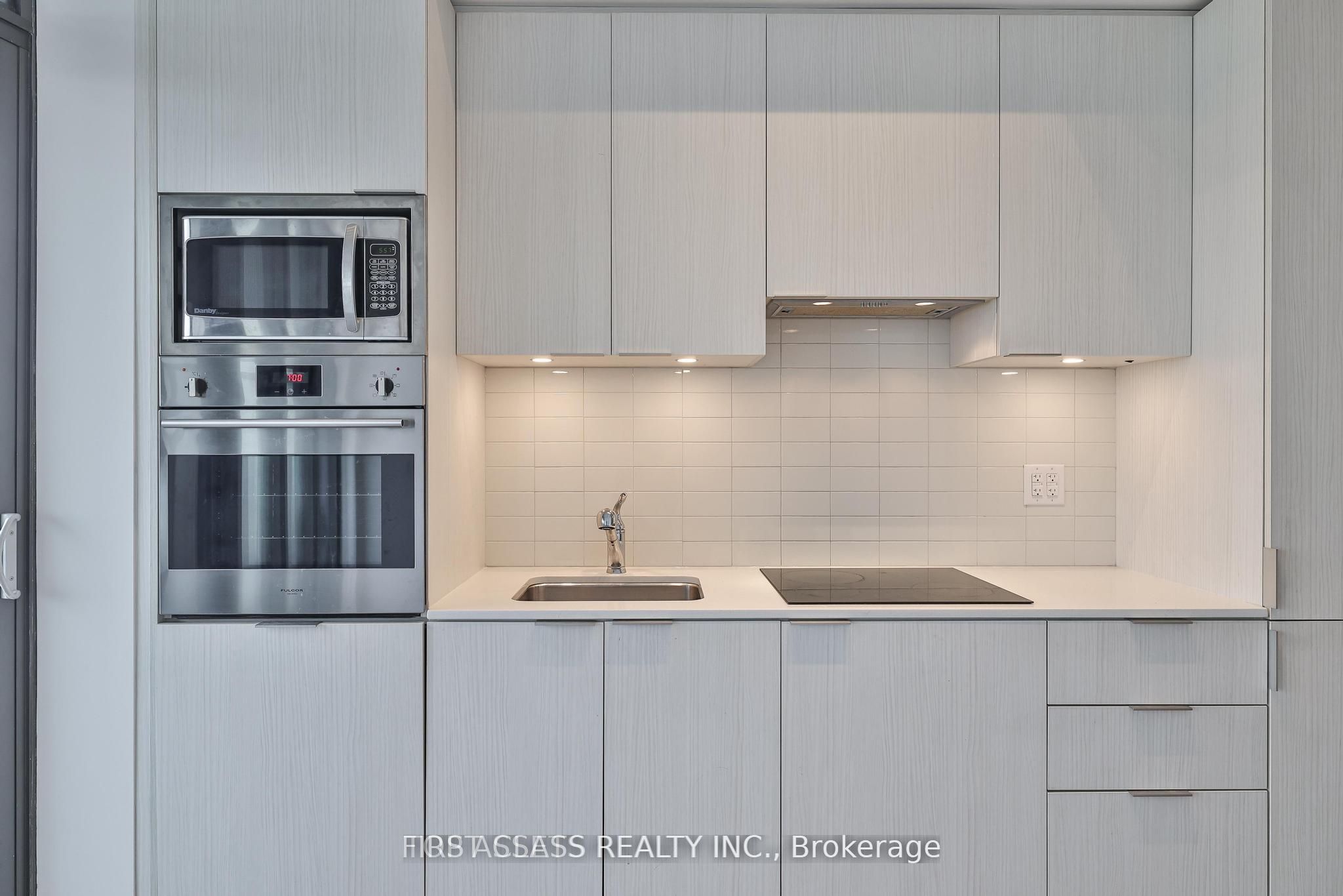 11 Wellesley Street W 6012, Toronto, ON M4Y 0G4 photo 4