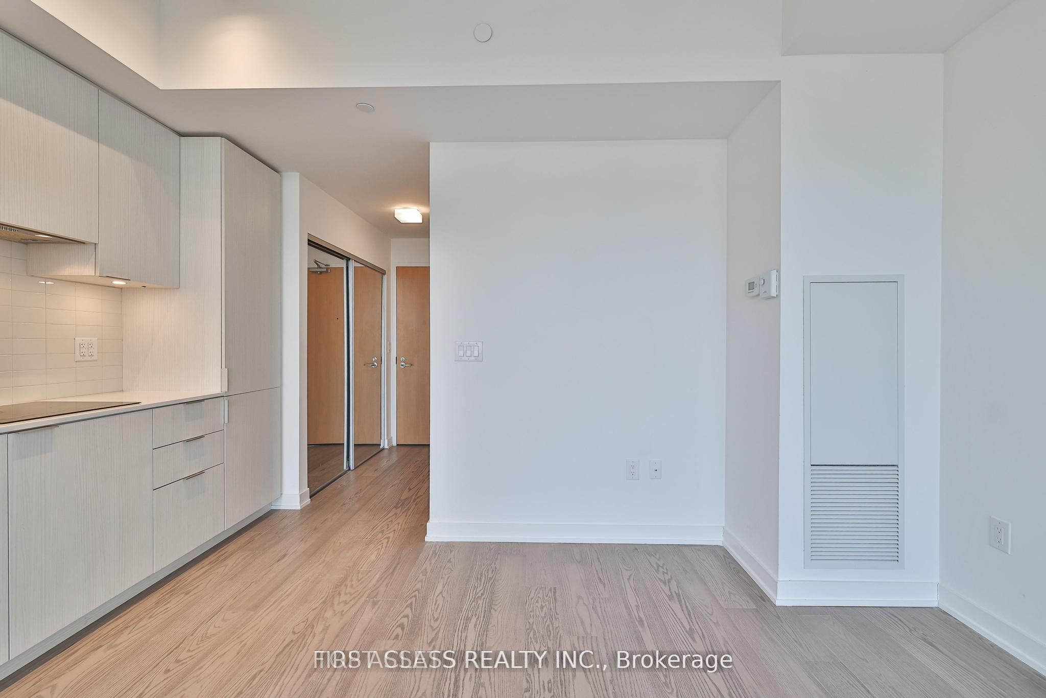 11 Wellesley Street W 6012, Toronto, ON M4Y 0G4 photo 5