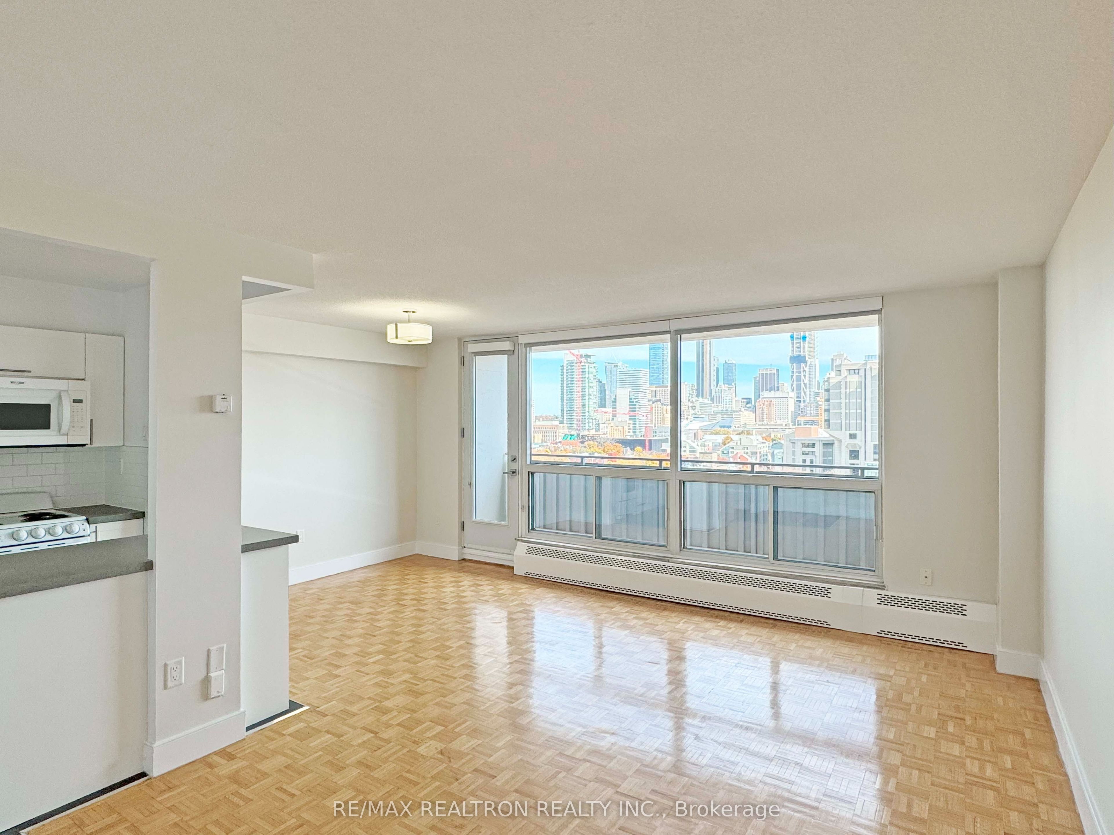 666 Spadina Avenue 1410, Toronto, ON M5S 2H8 photo 3