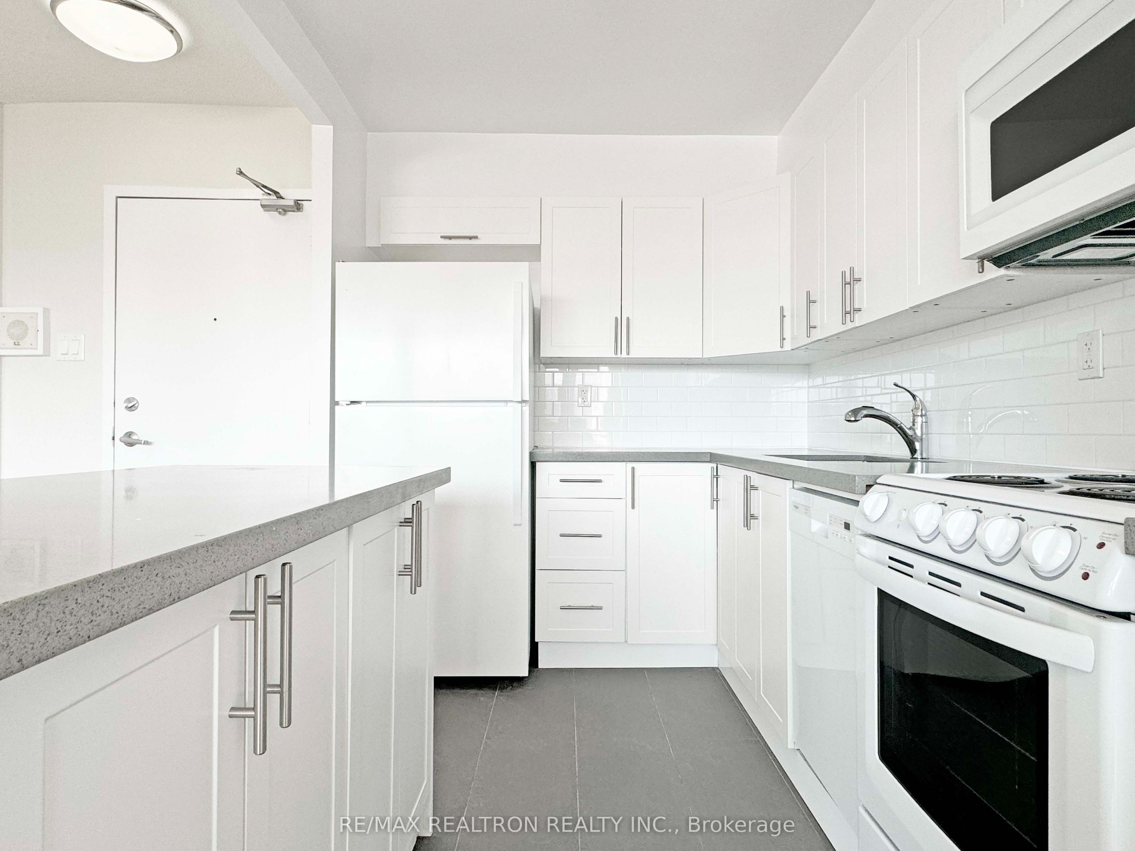 666 Spadina Avenue 1410, Toronto, ON M5S 2H8 photo 5