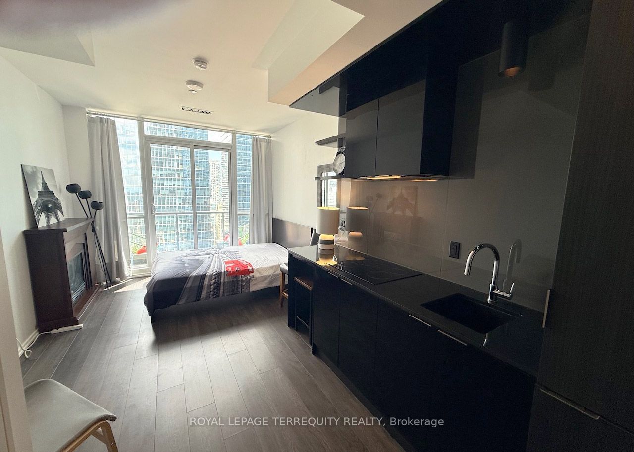 70 Temperance Street 2704, Toronto, ON M5H 0B1 photo 2