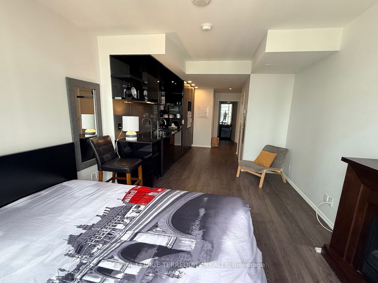 70 Temperance Street 2704, Toronto, ON M5H 0B1 photo 3