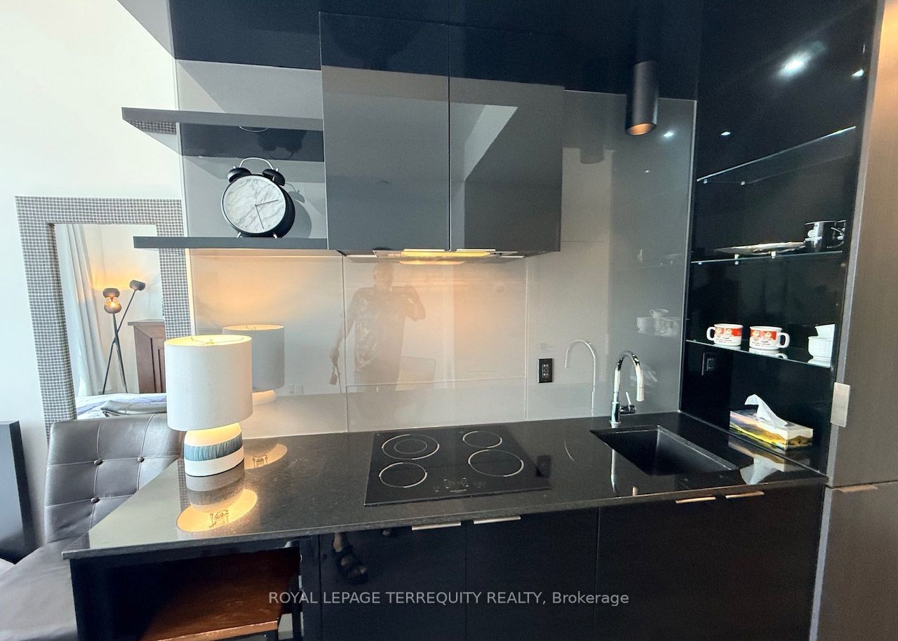 70 Temperance Street 2704, Toronto, ON M5H 0B1 photo 5