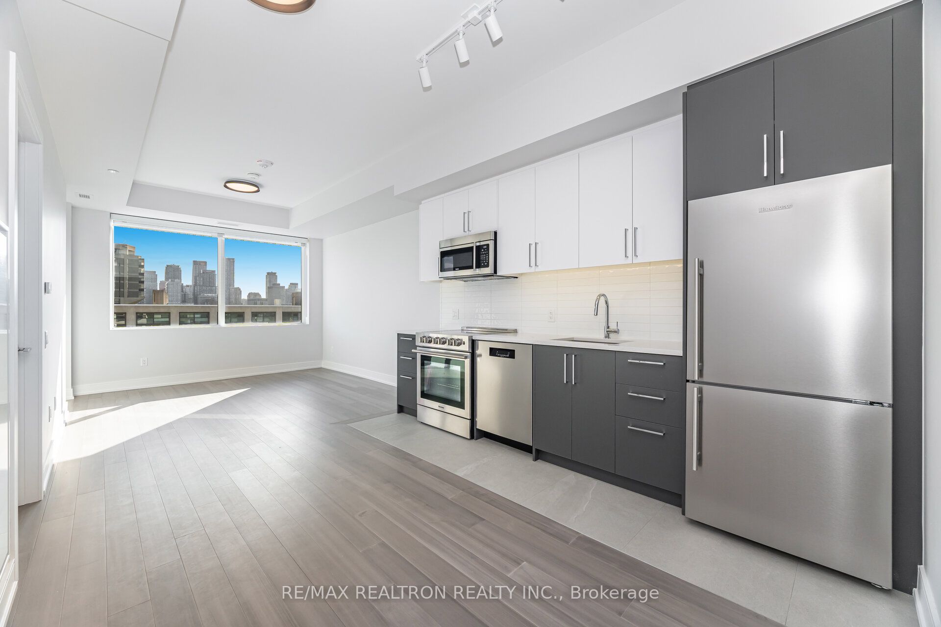 664 Spadina Avenue 704, Toronto, ON M5S 2H7