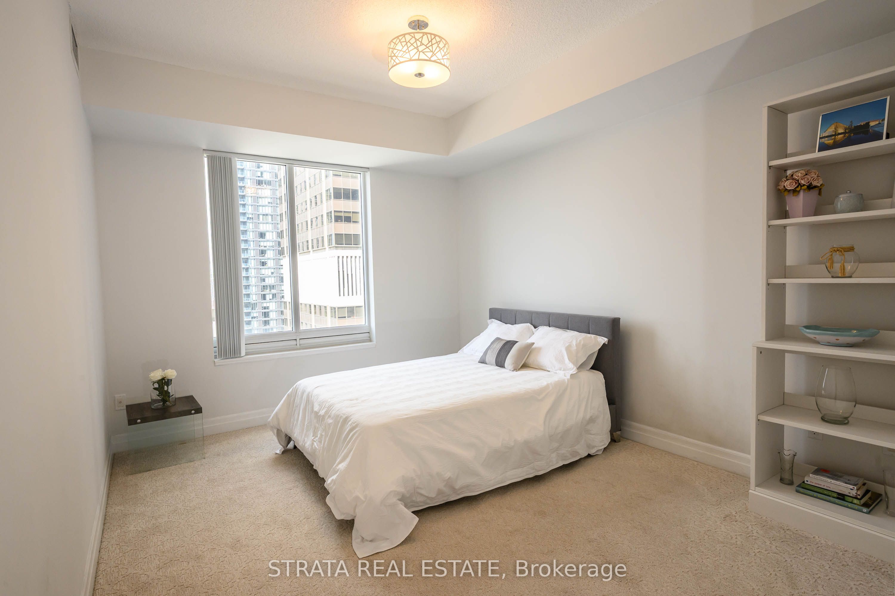 35 Balmuto Street 2602, Toronto, ON M4Y 0A3 photo 4