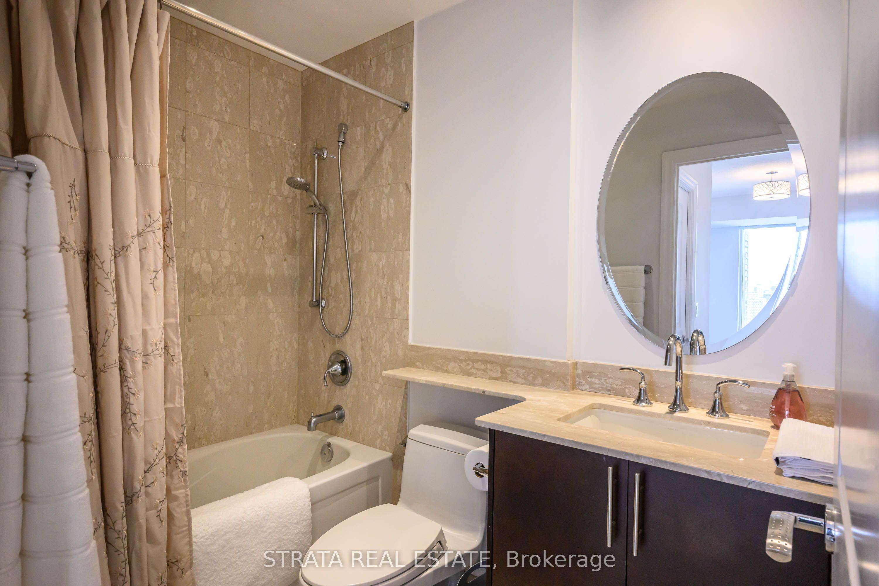 35 Balmuto Street 2602, Toronto, ON M4Y 0A3 photo 5