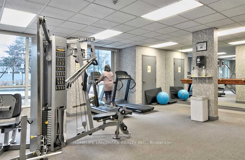 18 Pemberton Avenue 1001, Toronto, ON M2M 4K9 photo 3