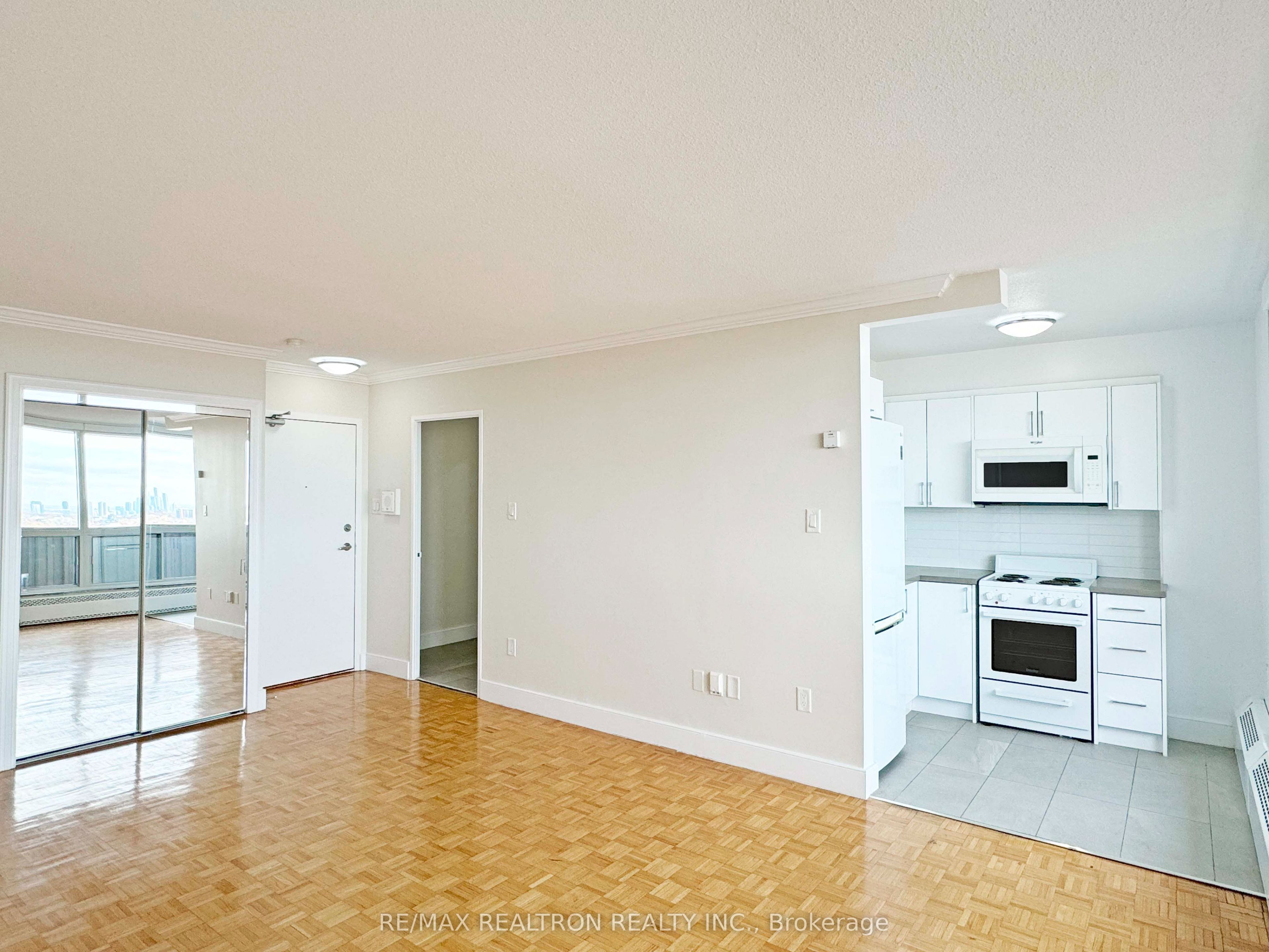 666 Spadina Avenue 2402, Toronto, ON M5S 2H8 photo 2