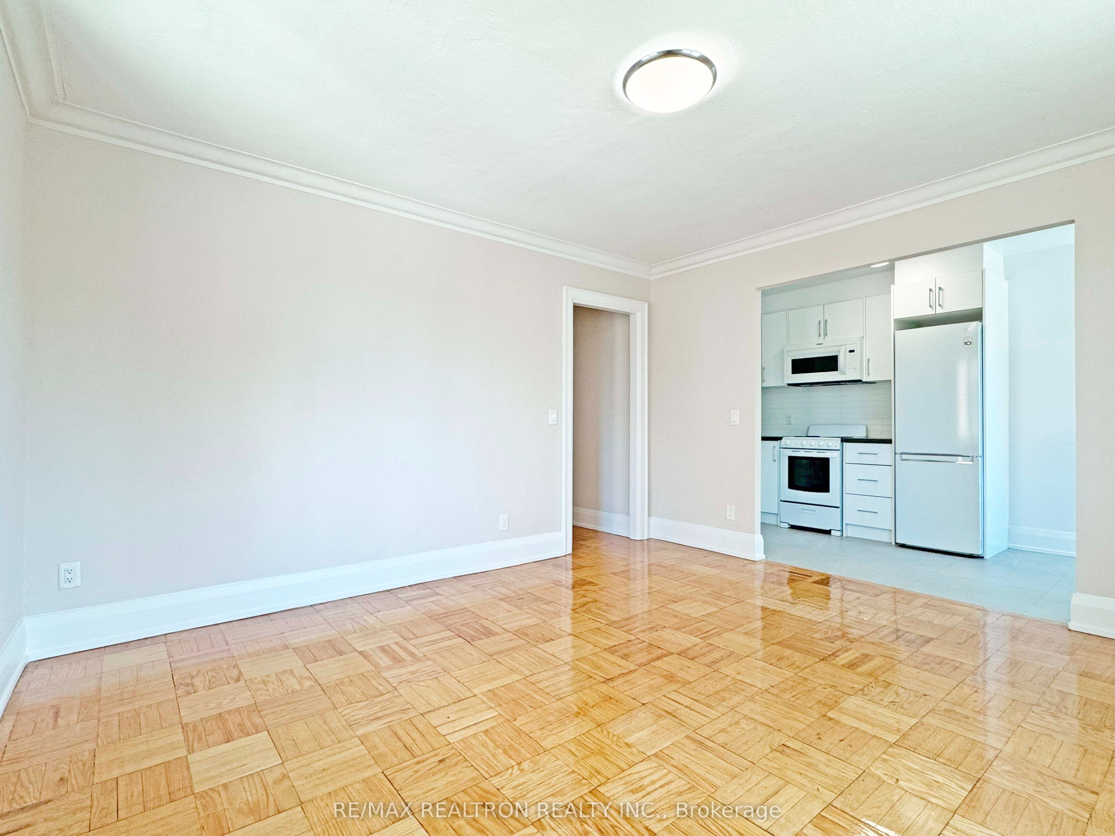 396 Avenue Road 318, Toronto, ON M4V 2H5 photo 4