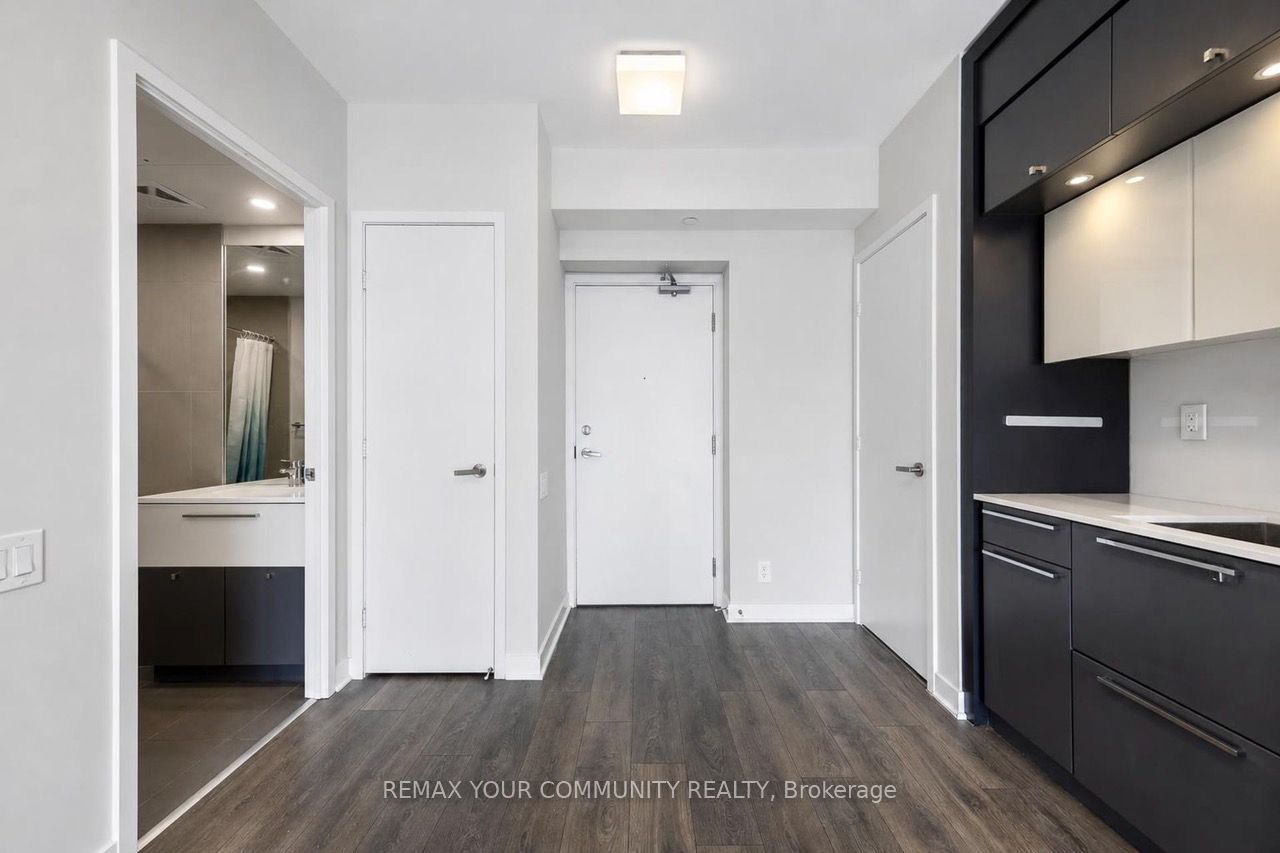 15 Grenville Street 2711, Toronto, ON M4Y 0B9 photo 2