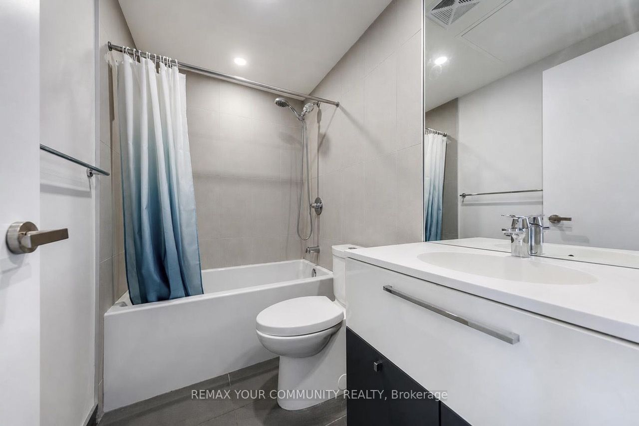 15 Grenville Street 2711, Toronto, ON M4Y 0B9 photo 3