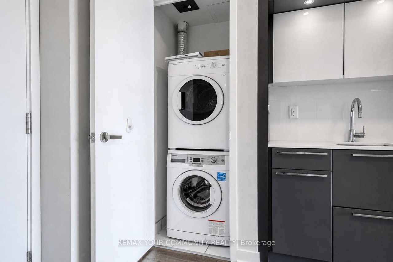 15 Grenville Street 2711, Toronto, ON M4Y 0B9 photo 4