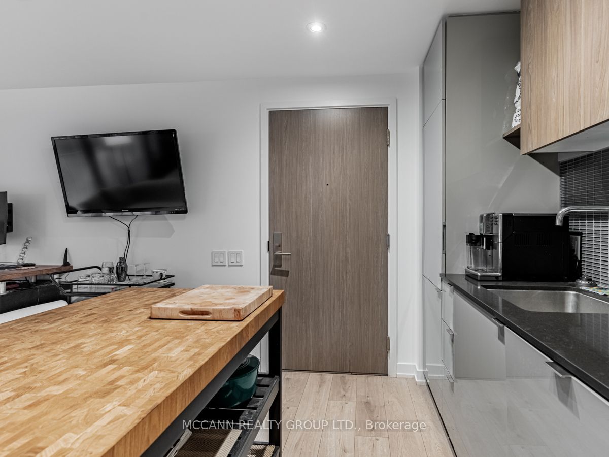 161 Roehampton Avenue 332, Toronto, ON M4P 1P9 photo 3