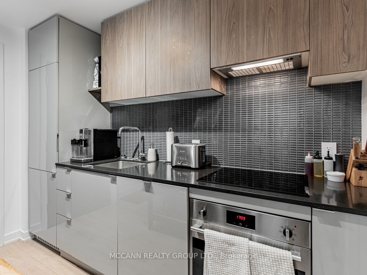 161 Roehampton Avenue 332, Toronto, ON M4P 1P9 photo 5