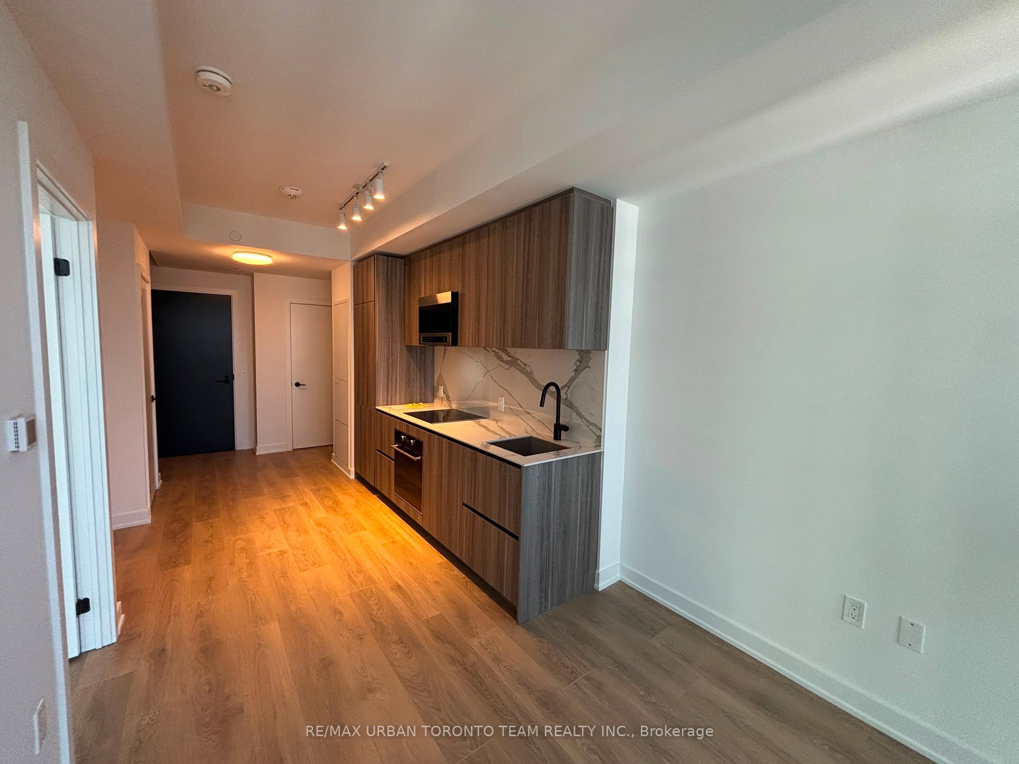 127 Broadway Avenue 3204, Toronto, ON M4P 1V4 photo 3