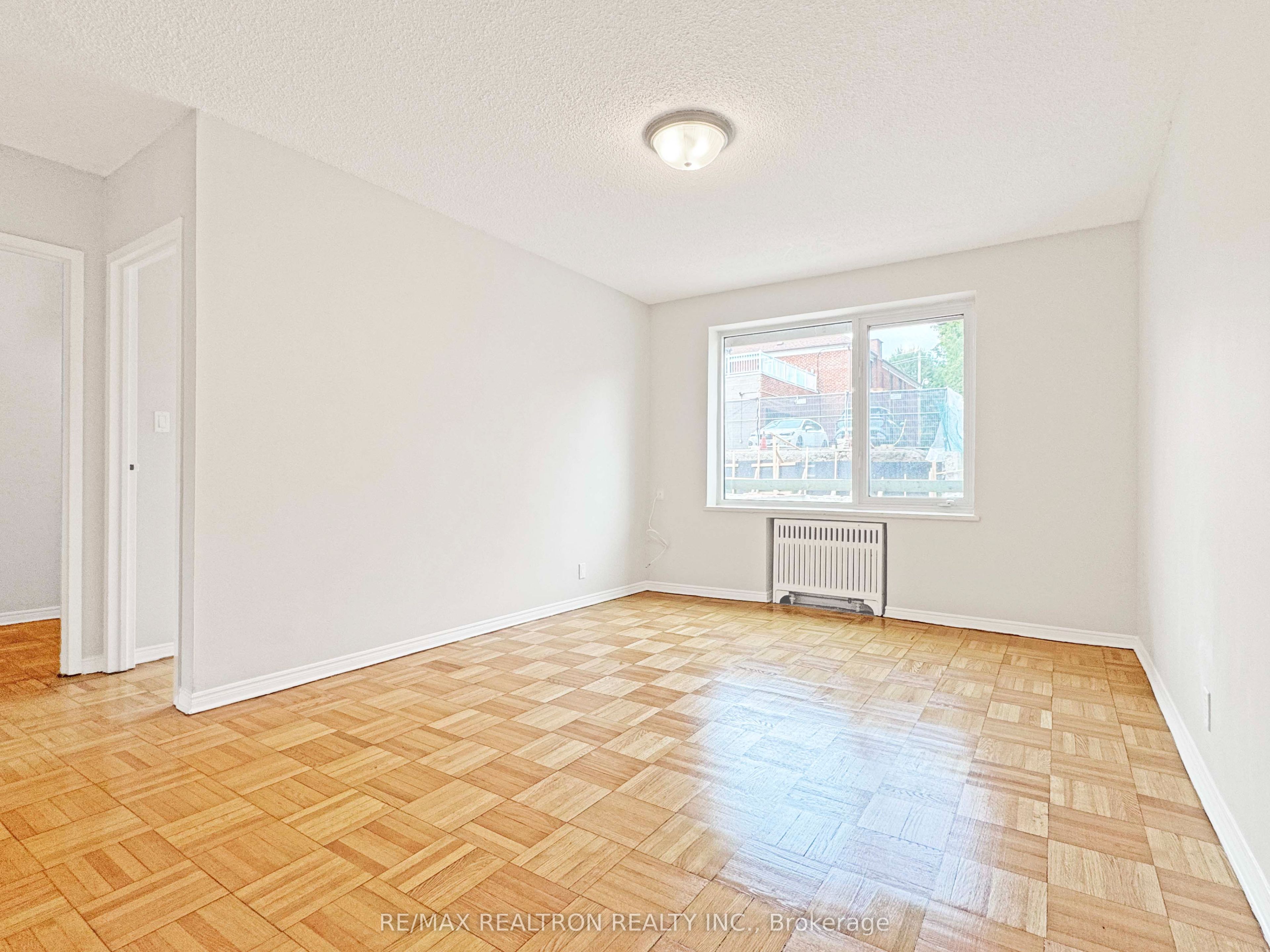 990 Avenue Road 107, Toronto, ON M5P 2K8 photo 2