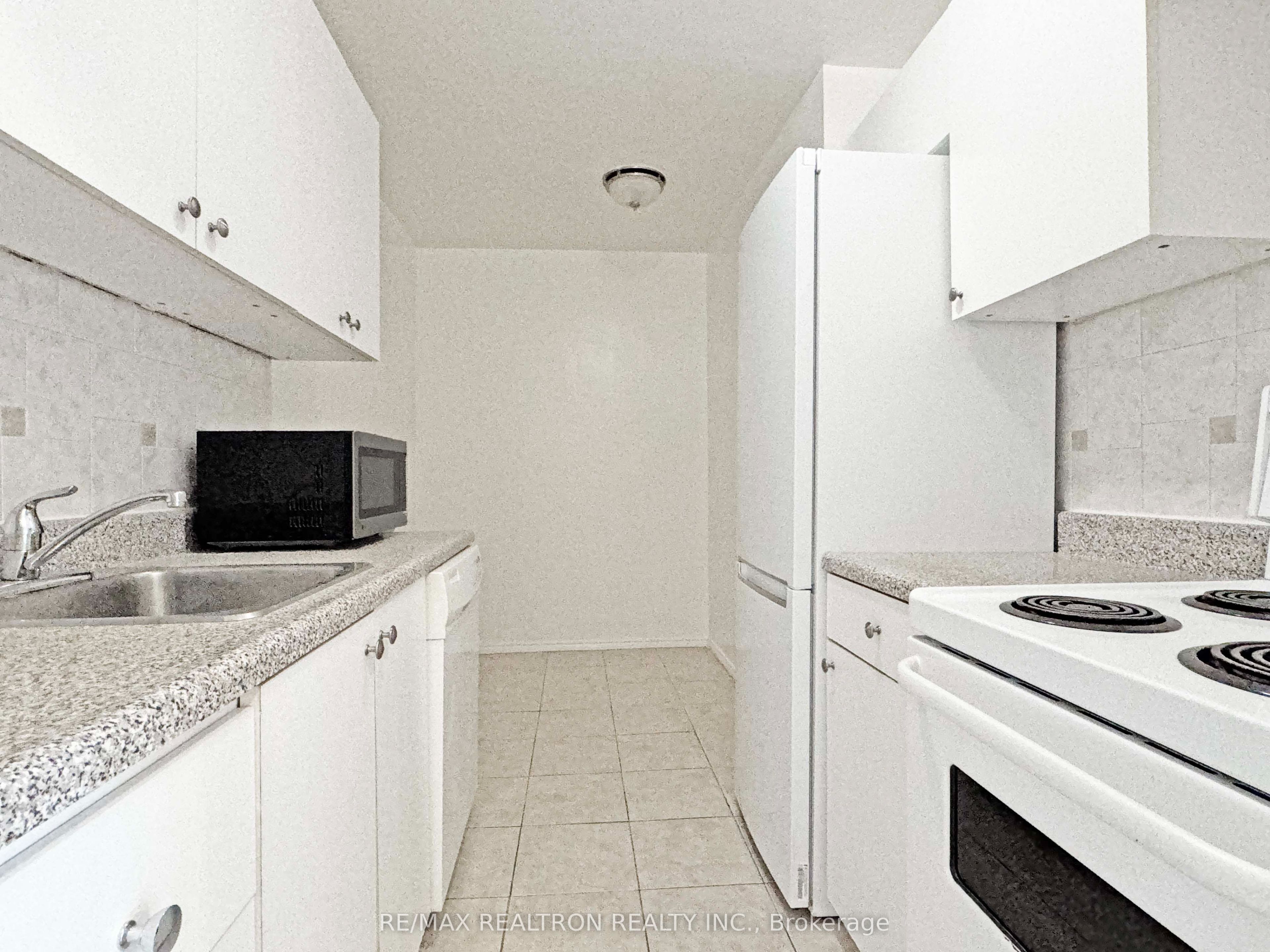 990 Avenue Road 107, Toronto, ON M5P 2K8 photo 4