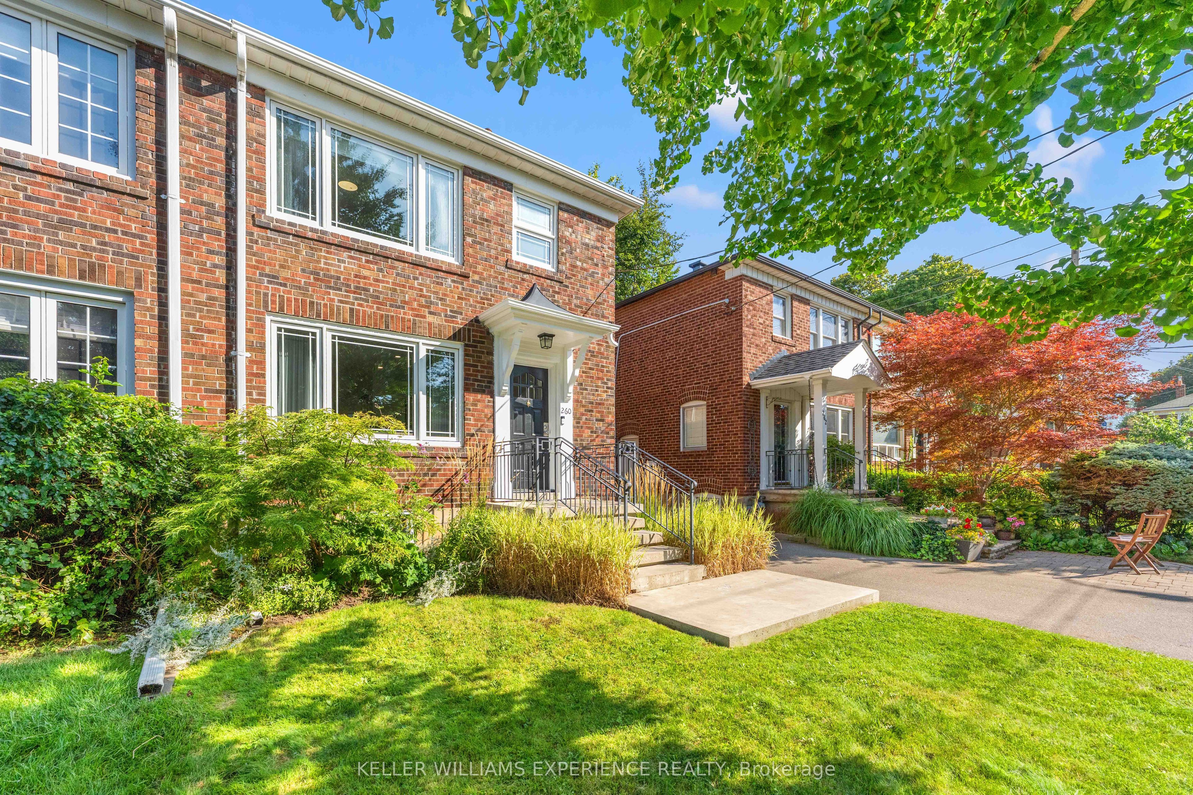 260 Donlea Drive, Toronto, ON M4G 2N2