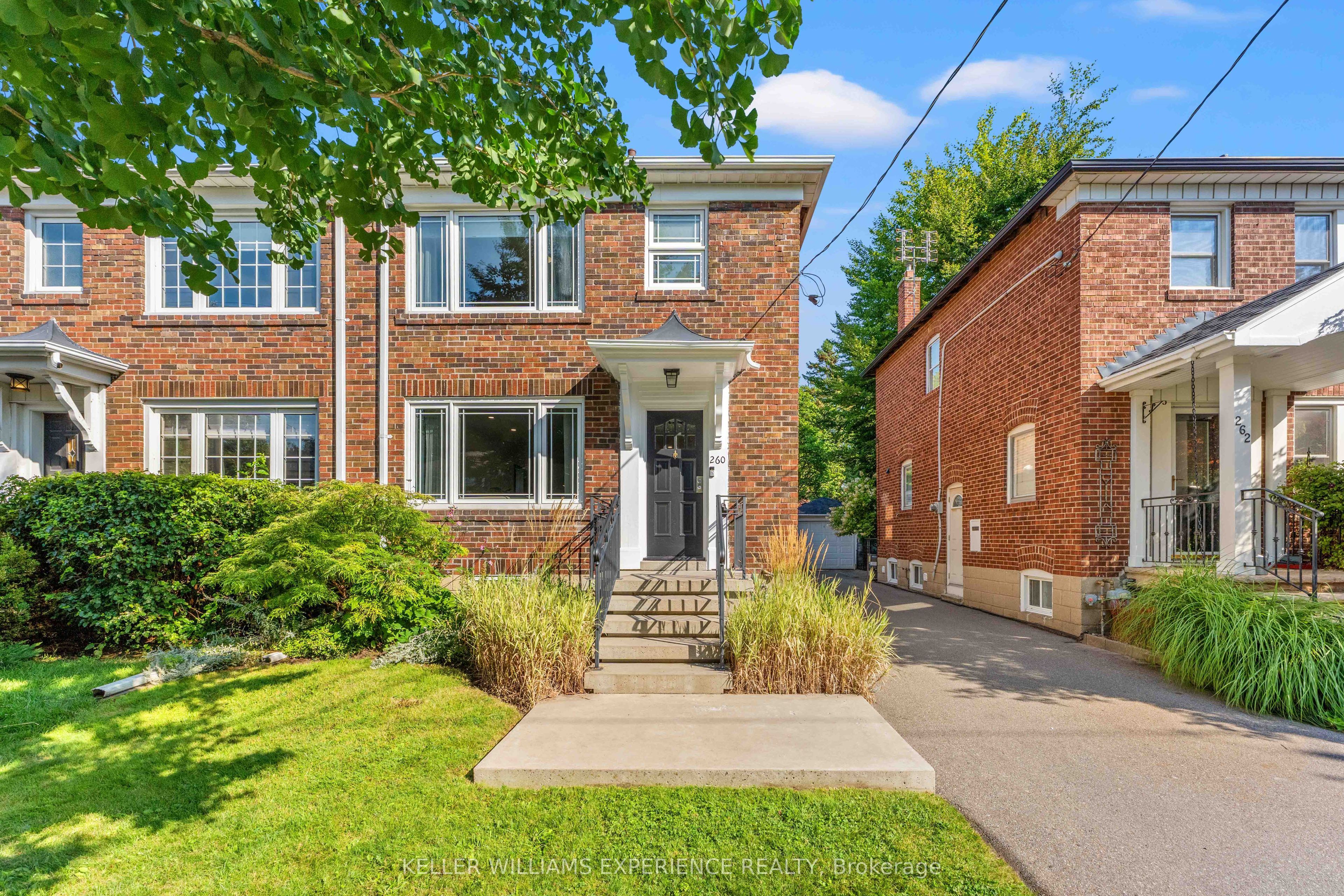 260 Donlea Drive, Toronto, ON M4G 2N2 photo 2
