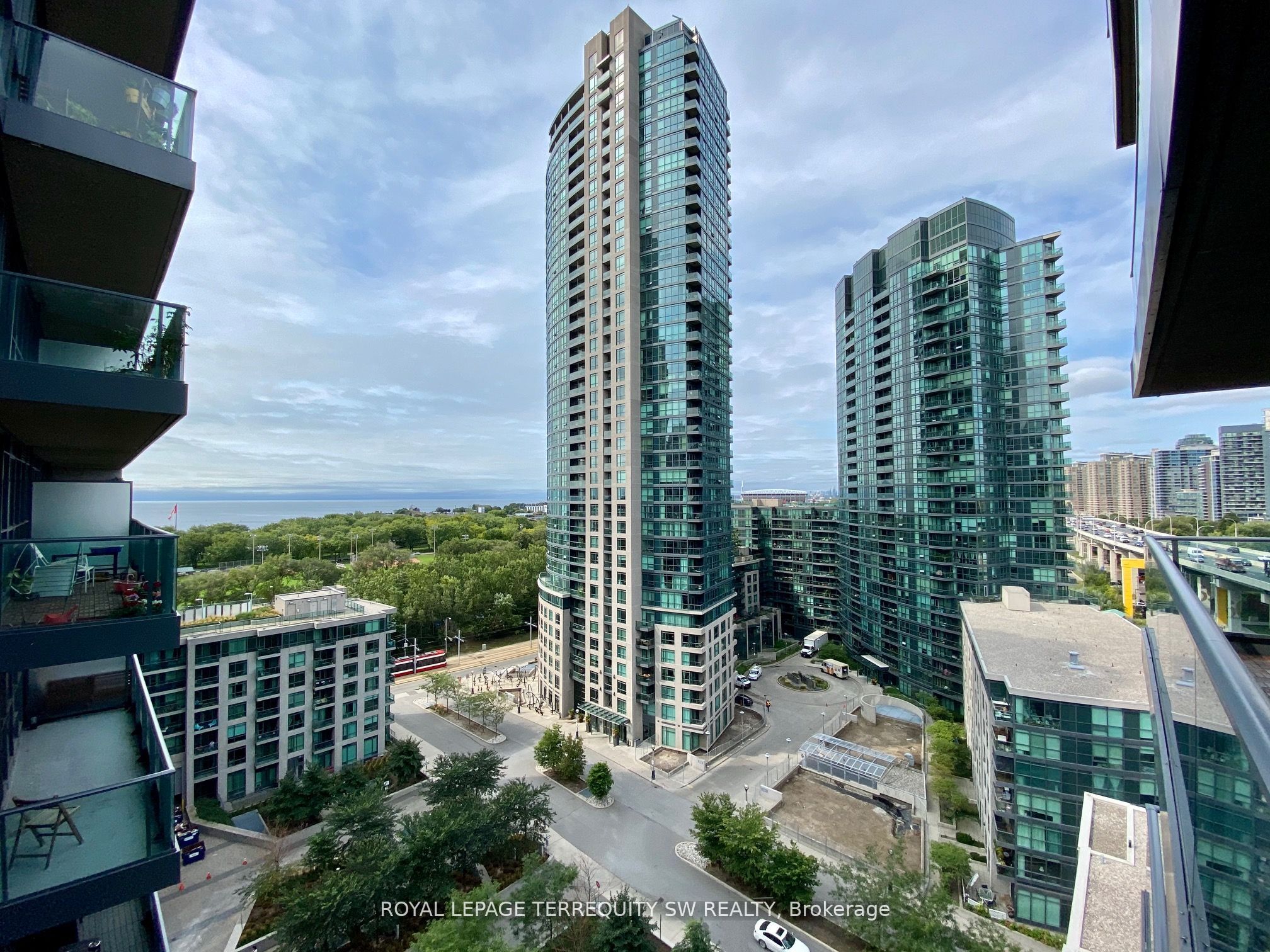 209 Fort York Boulevard 1458, Toronto, ON M5V 4A1