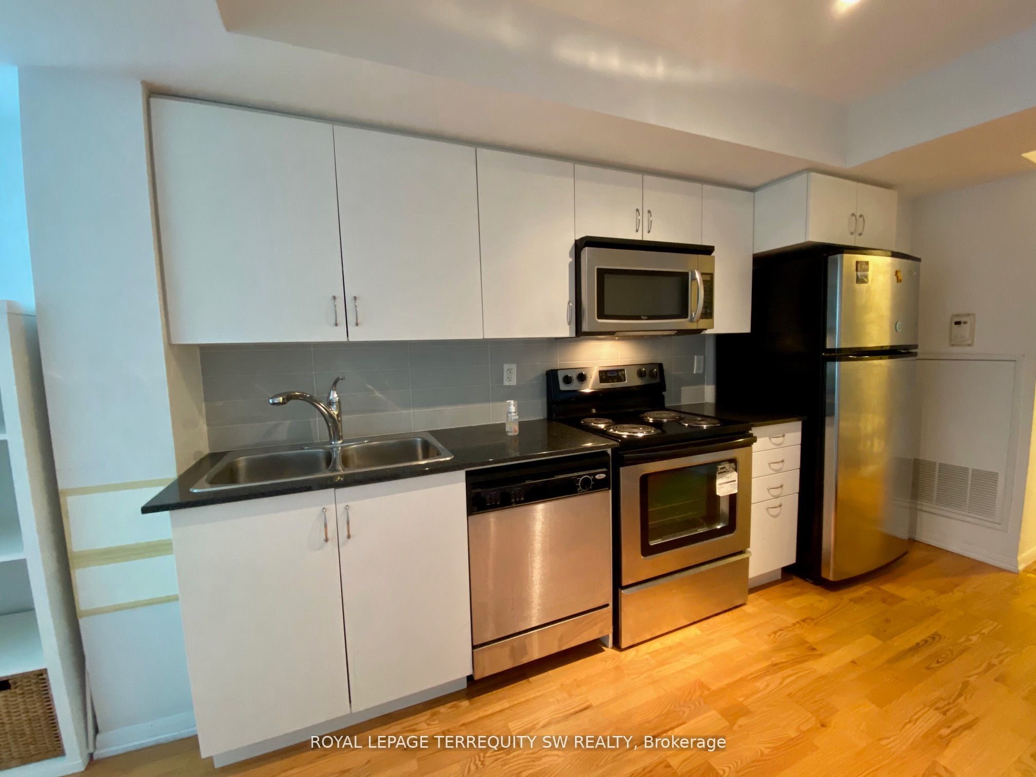 209 Fort York Boulevard 1458, Toronto, ON M5V 4A1 photo 3