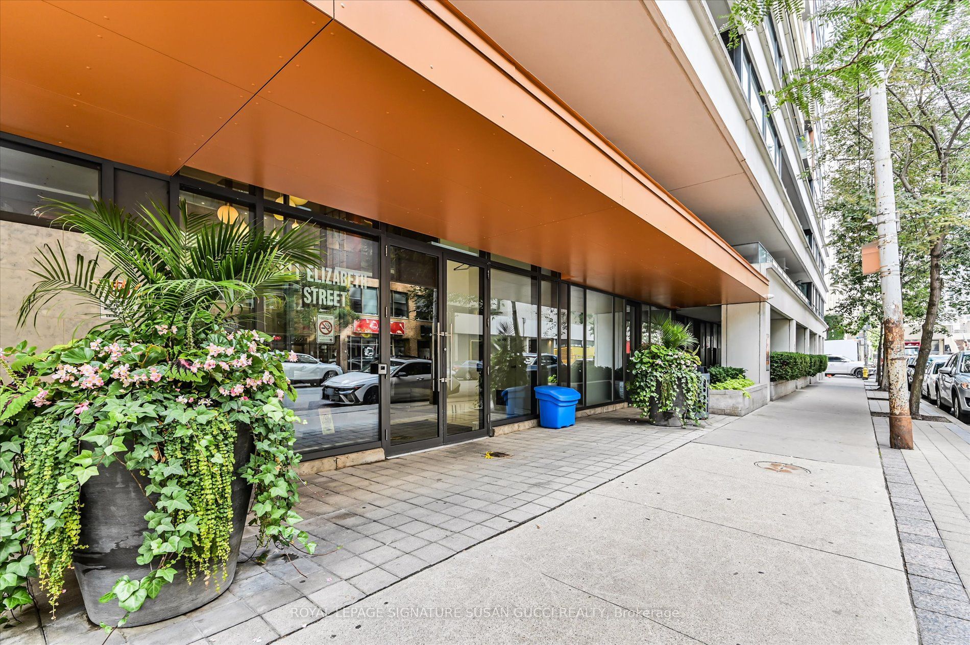 111 Elizabeth Street 1825, Toronto, ON M5G 1P7 photo 2