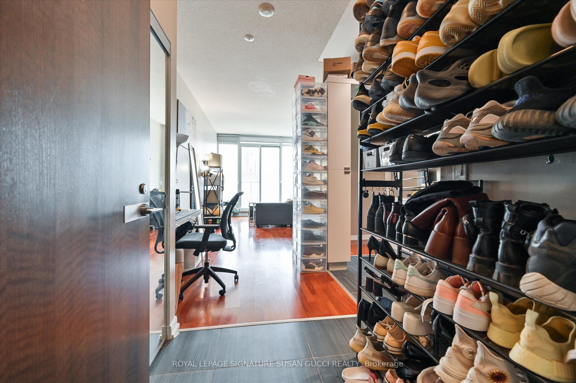 111 Elizabeth Street 1825, Toronto, ON M5G 1P7 photo 4