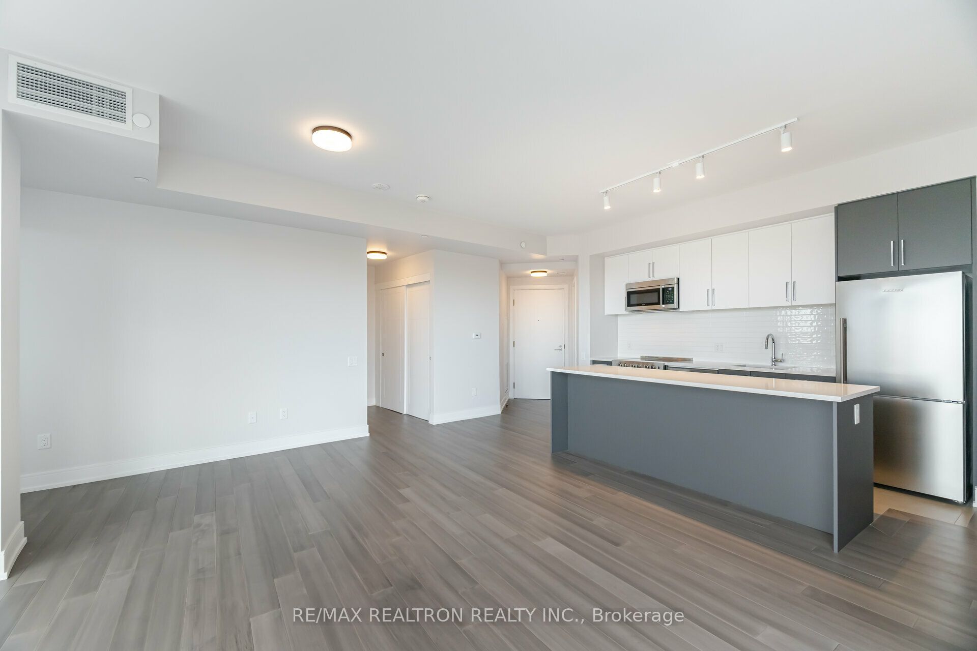 2525 Bathurst Street 507, Toronto, ON M6B 2Y9 photo 3