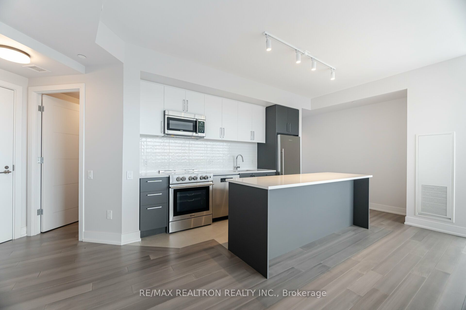 2525 Bathurst Street 507, Toronto, ON M6B 2Y9 photo 4