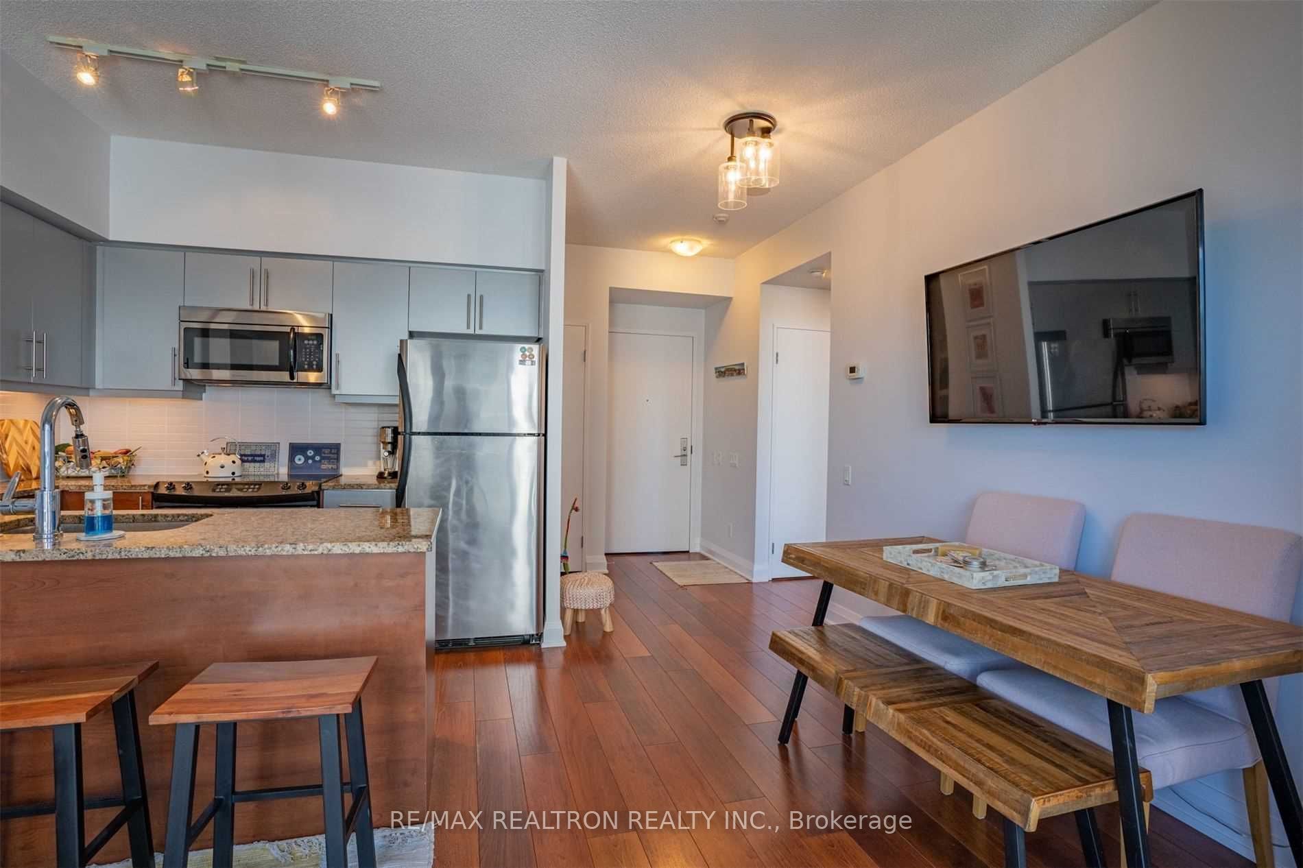 83 Redpath Avenue 911, Toronto, ON M4S 0A2 photo 3
